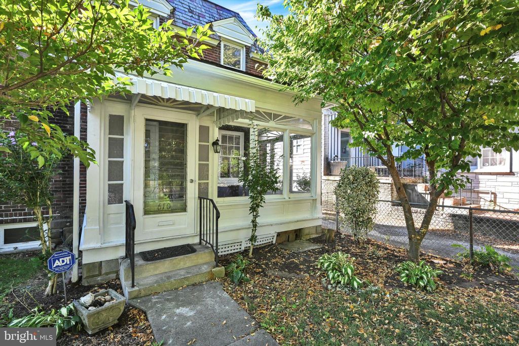 Photo of 610 NEW HOLLAND AVE, LANCASTER, PA 17602 (MLS # PALA2039490)