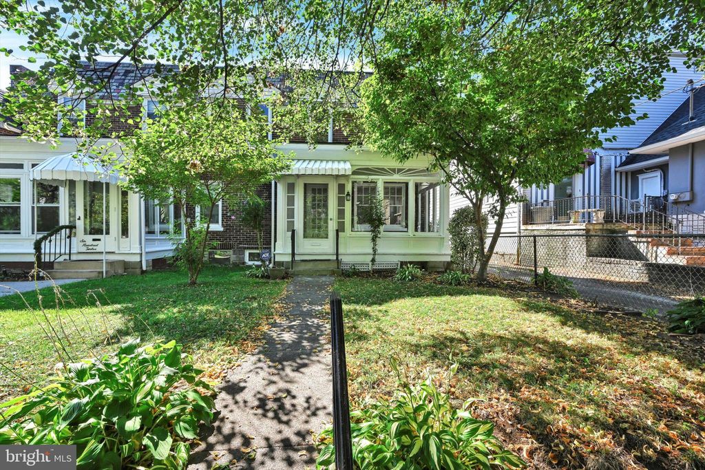 Photo of 610 NEW HOLLAND AVE, LANCASTER, PA 17602 (MLS # PALA2039490)