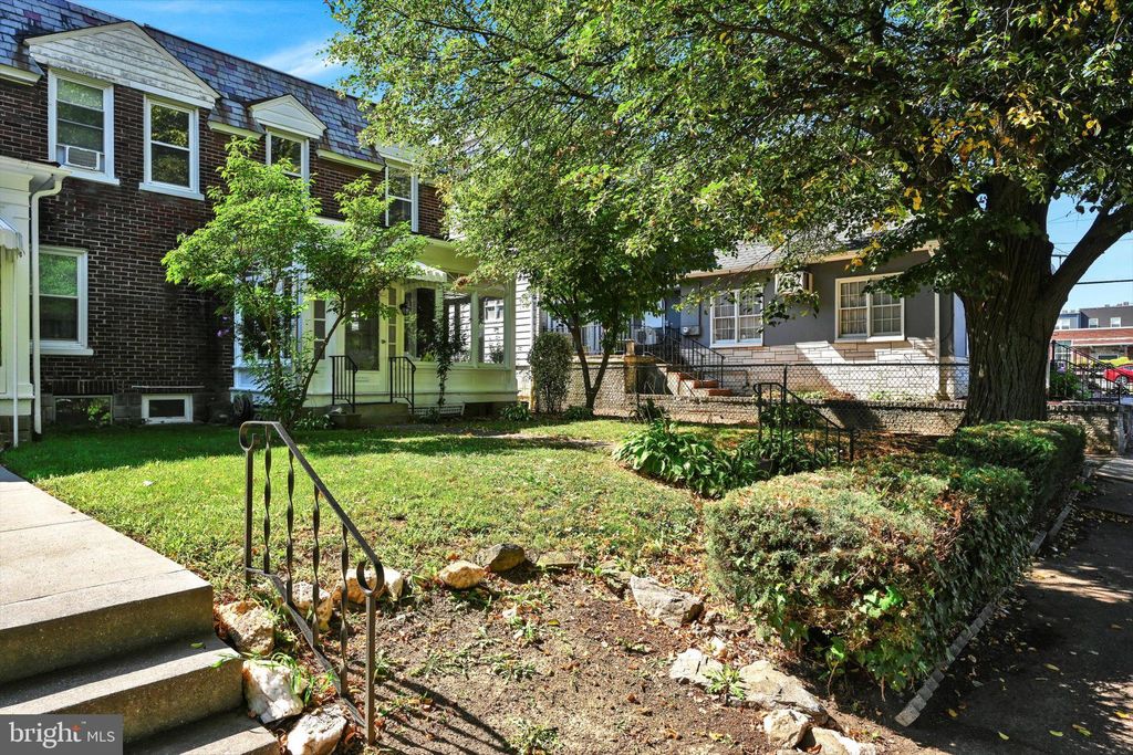 Photo of 610 NEW HOLLAND AVE, LANCASTER, PA 17602 (MLS # PALA2039490)