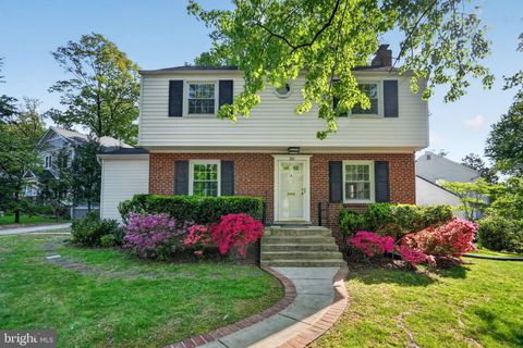 Photo of 312 Lincoln Avenue, FALLS CHURCH, VA 22046 (MLS # VAFA2003828)