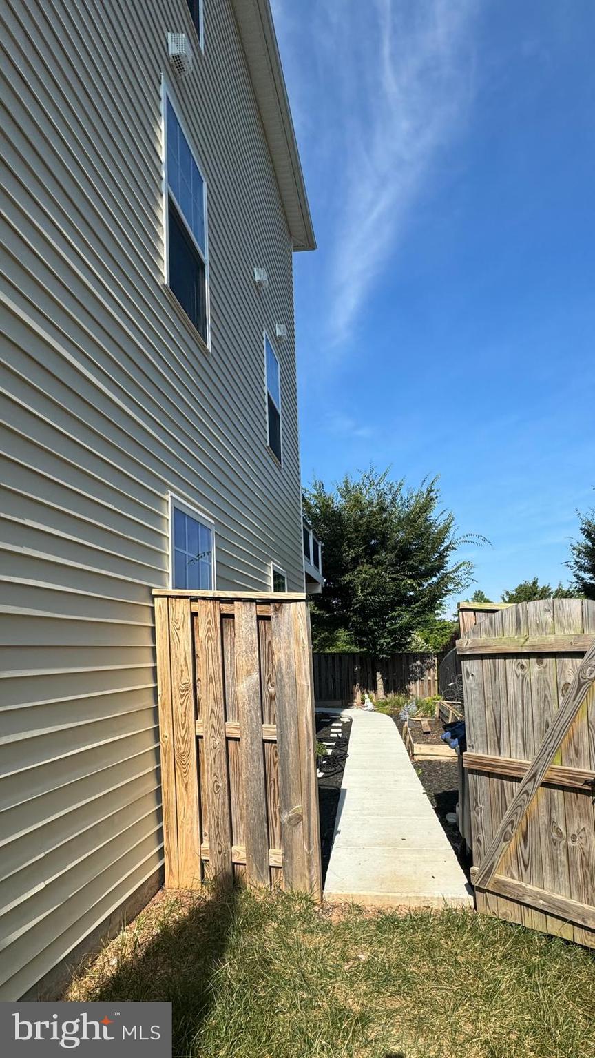 STONE RIDGE LAND BAY 3 - Residential Lease