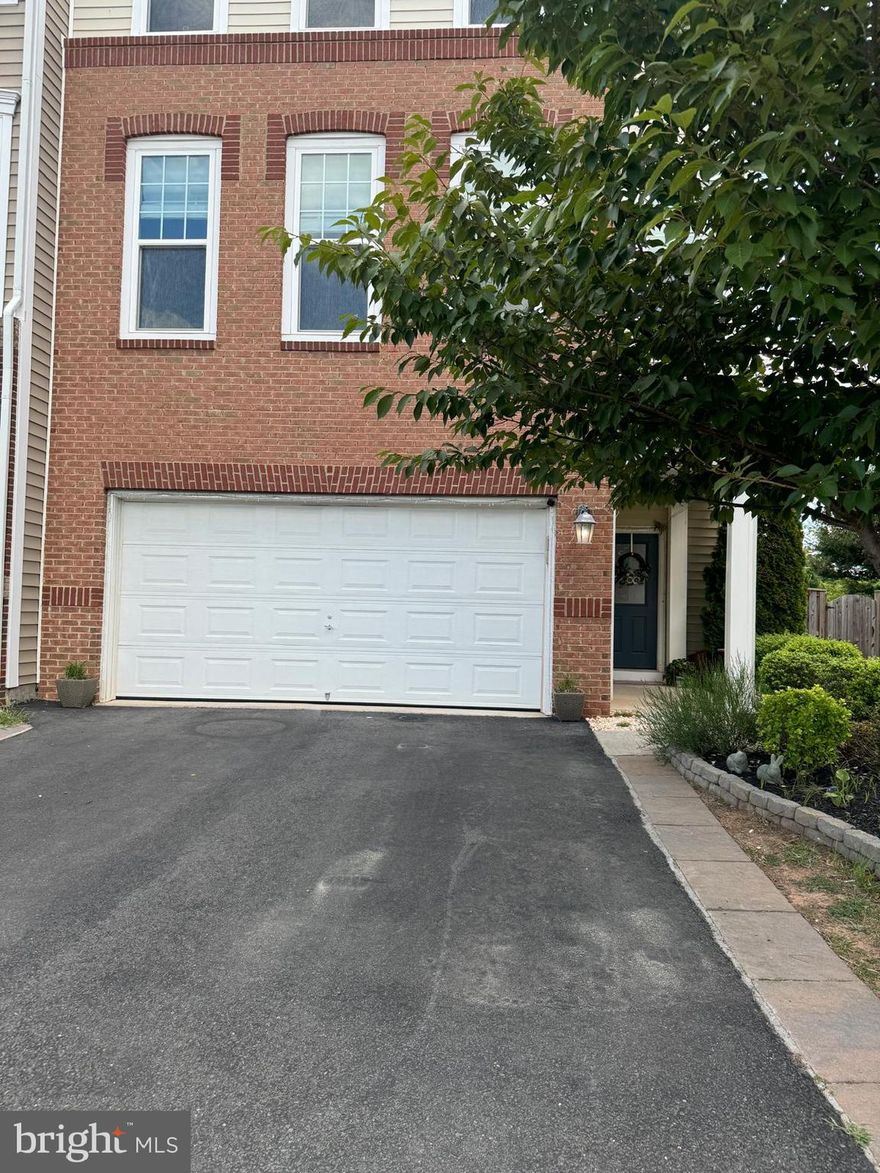 AVAILABLE 1st August 2024. 4 bedroom, 3.5 baths, office room in lower level, 3 level end unit townhome. Over 3,000 square feet with bedroom level laundry, 2 car garage, amazing outdoor deck space. Conveniently located in stone ridge with great amenities including tennis courts, pools, clubhouse and fitness center. Quick access to major roads, shopping and more!. Owner pays the HOA Fees. Renter pay to for all the utilities - Electricity, Water, Gas ,  Internet and renter’s Insurance.