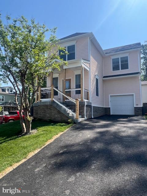 Brand new 3 bdrm 3 1/2 bath. Large Family room with LVP floors throughout. Kitchen has island, stainless appliances and deck. Large mud room / small office with desk and cabinets. Large pantry and half bath off kitchen. Master bedroom has a deck, walk-in closet and tray ceilings. Master bath has double sink, separate shower and tub, linen closet and large walk in closet. >>>FIRM NO PETS POLICY OR SMOKING IN THE HOUSE<<< $25 App fee per adult, each adult (over 18) must be on lease. Each adult must fill out a separate application. One year lease required. Renter insurance required. Move in time must be within two weeks of application acceptance. LL requires a minimum 650 credit score.