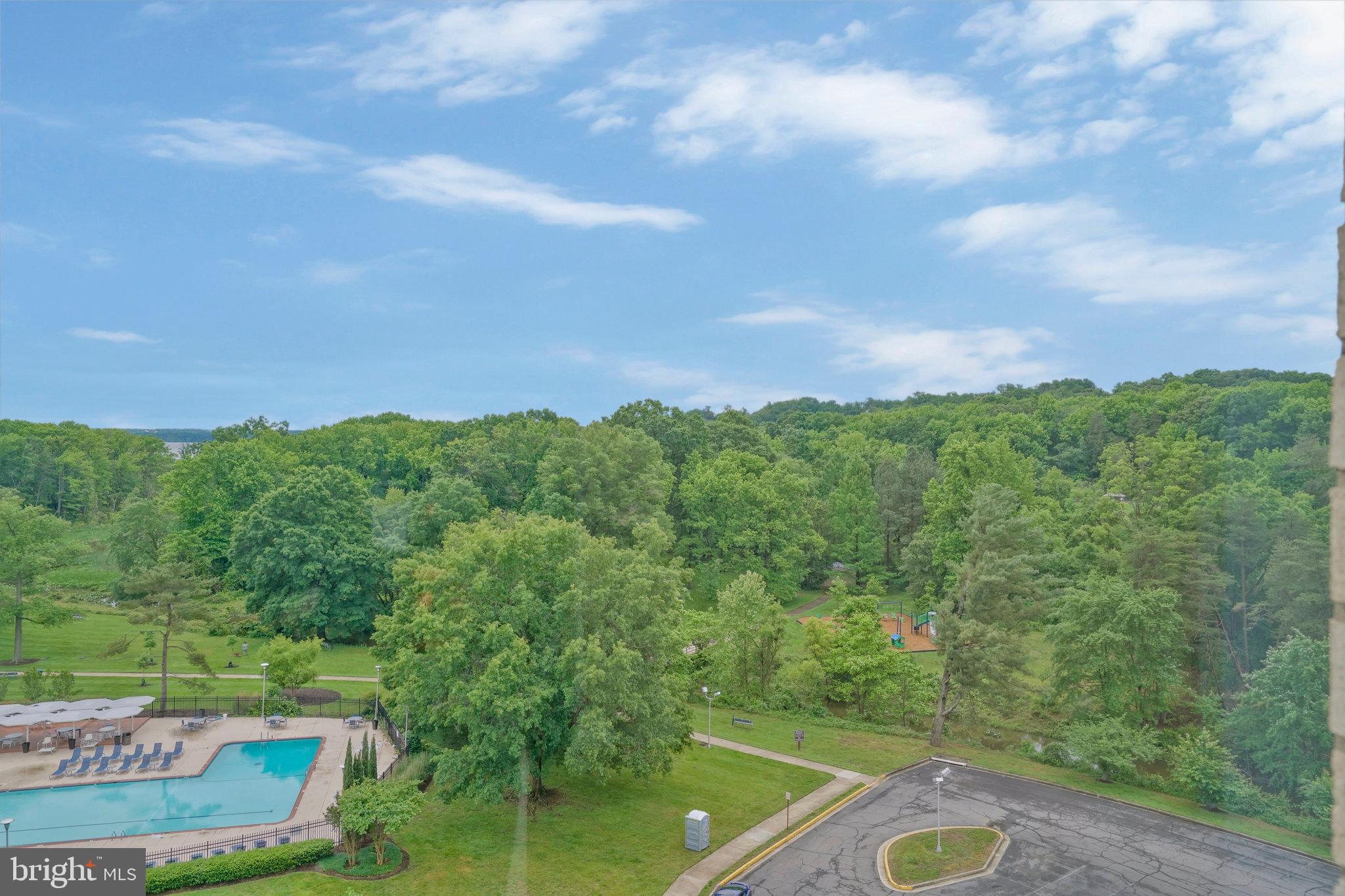 RIVER TOWERS - Residential