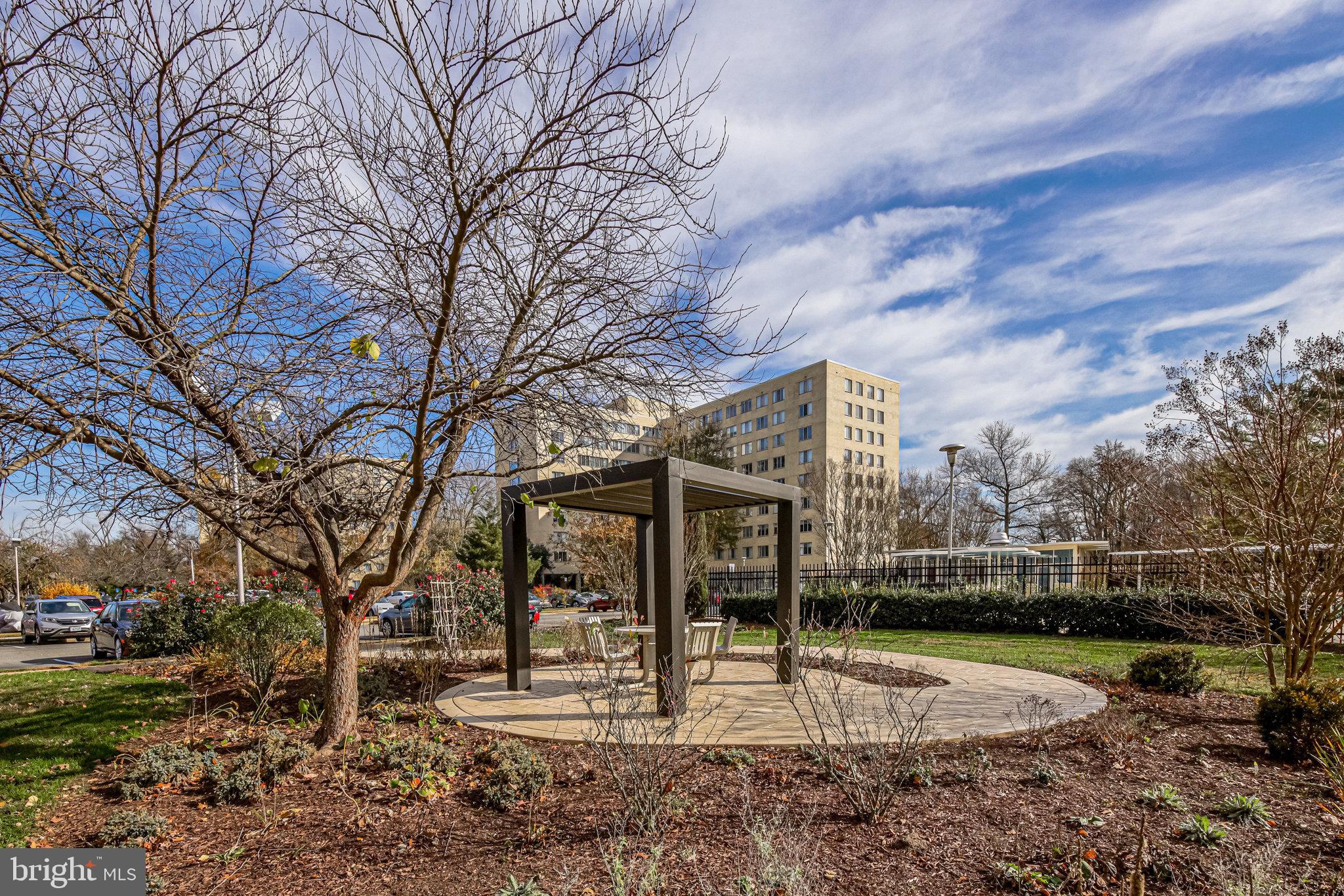 RIVER TOWERS - Residential
