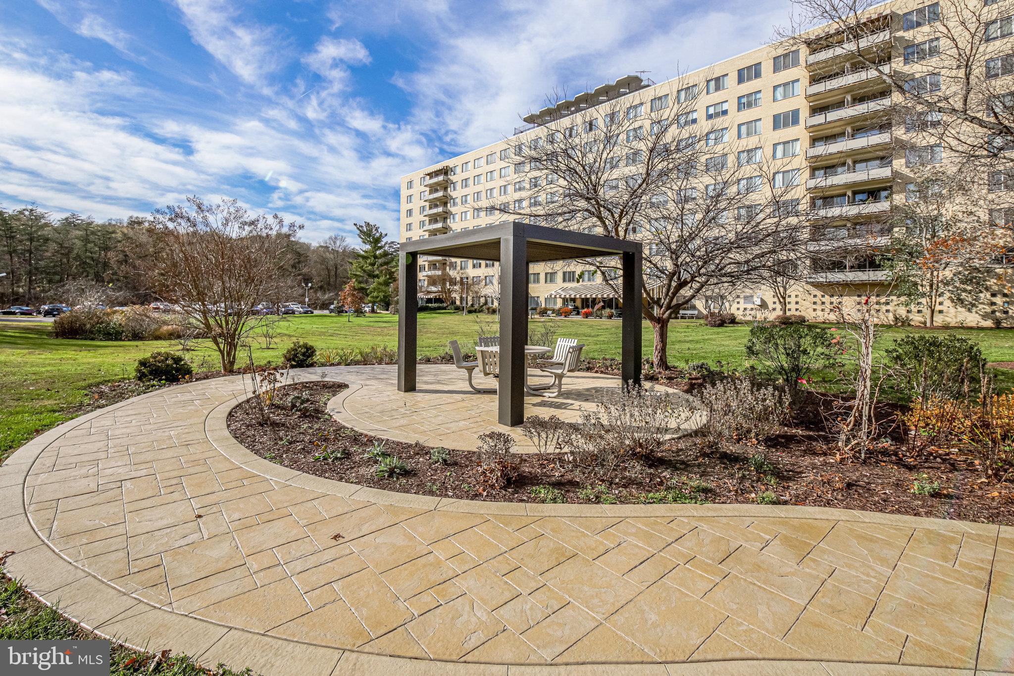 RIVER TOWERS - Residential