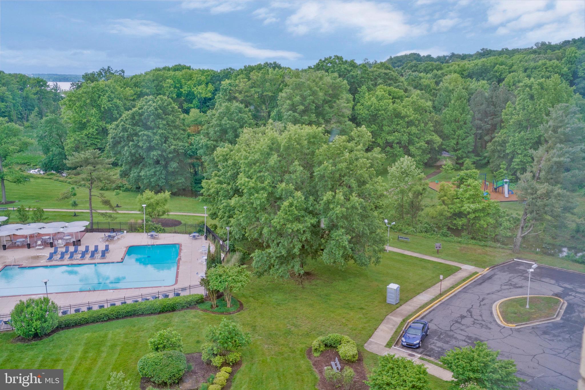 RIVER TOWERS - Residential