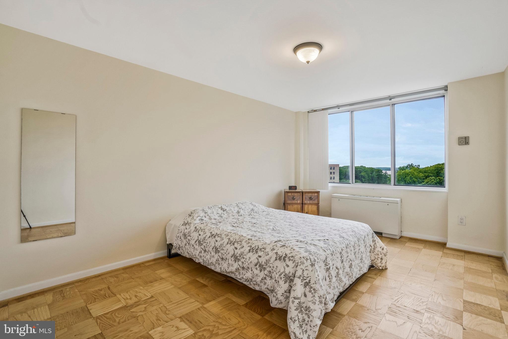 RIVER TOWERS - Residential