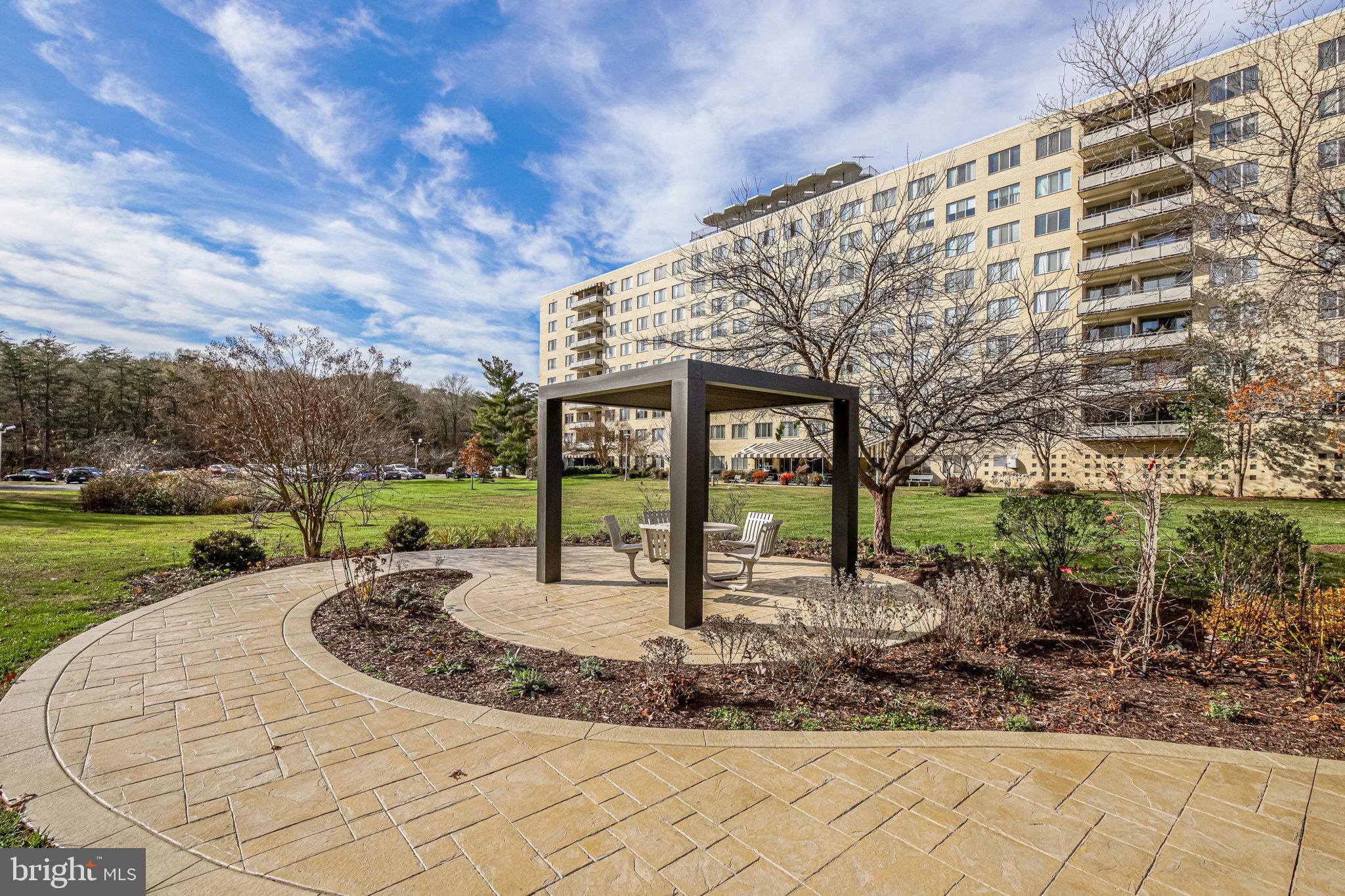 RIVER TOWERS - Residential