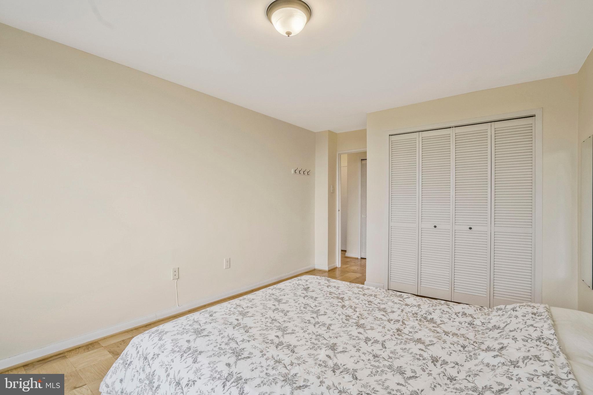 RIVER TOWERS - Residential