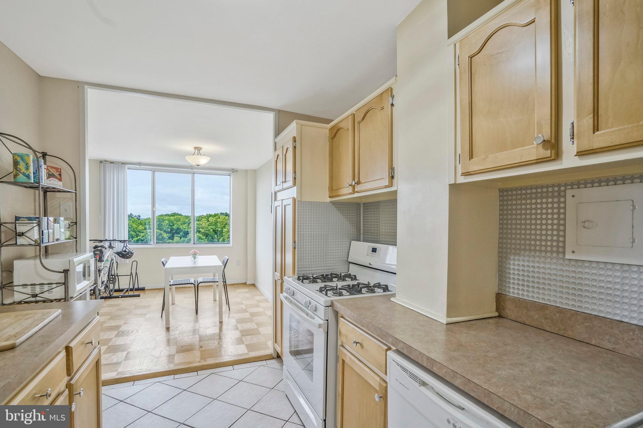 RIVER TOWERS - Residential