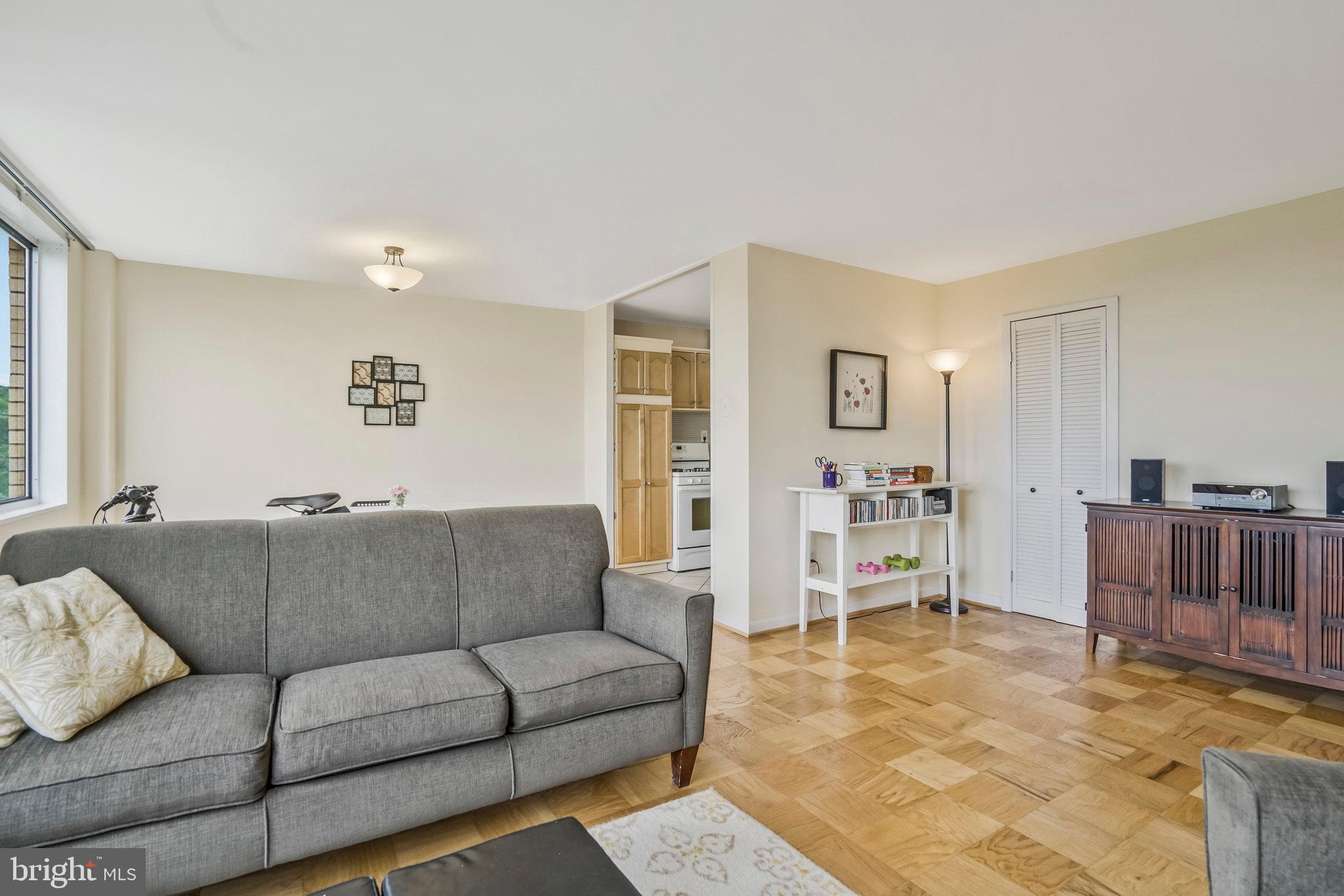 RIVER TOWERS - Residential