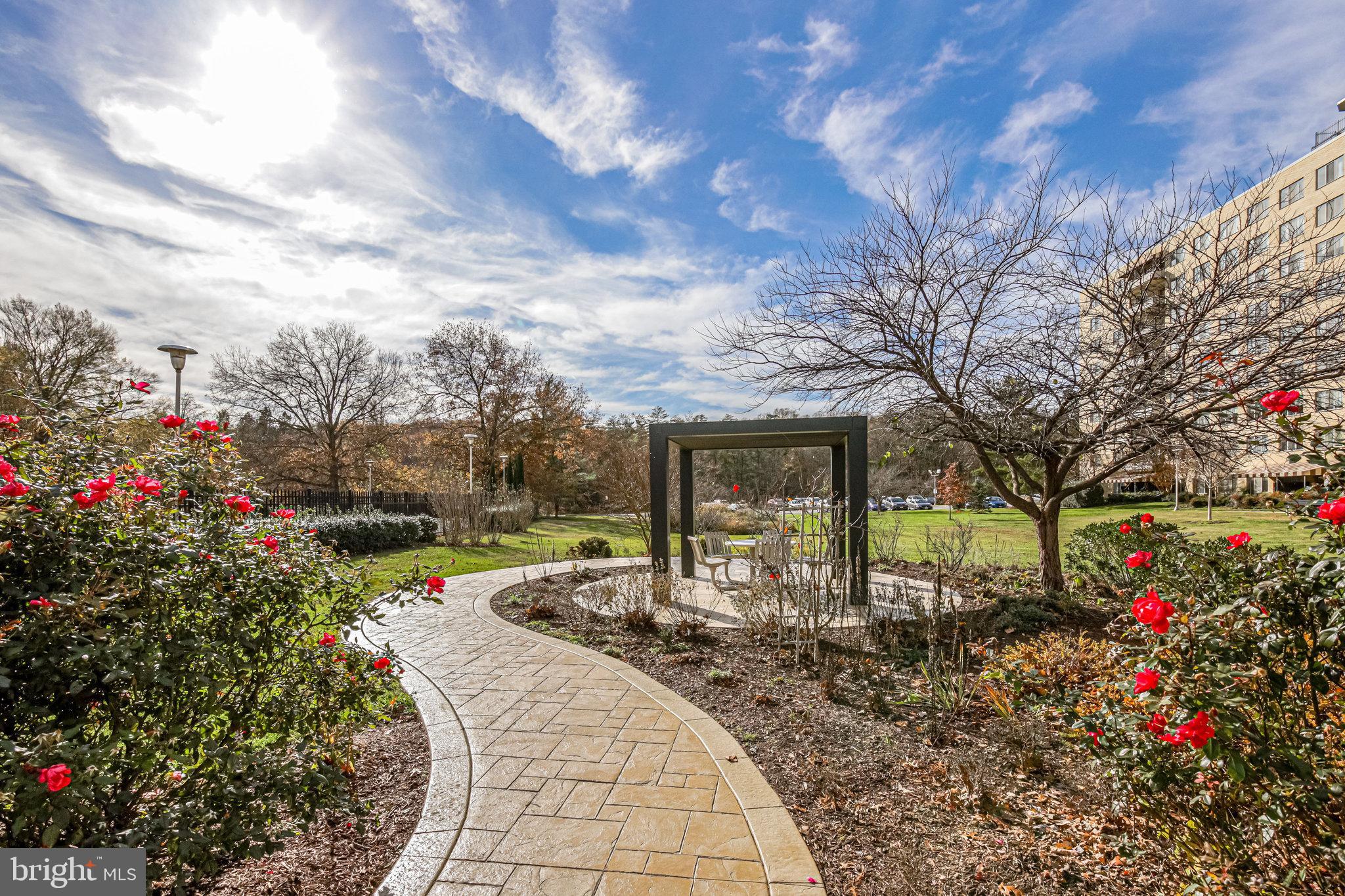 RIVER TOWERS - Residential