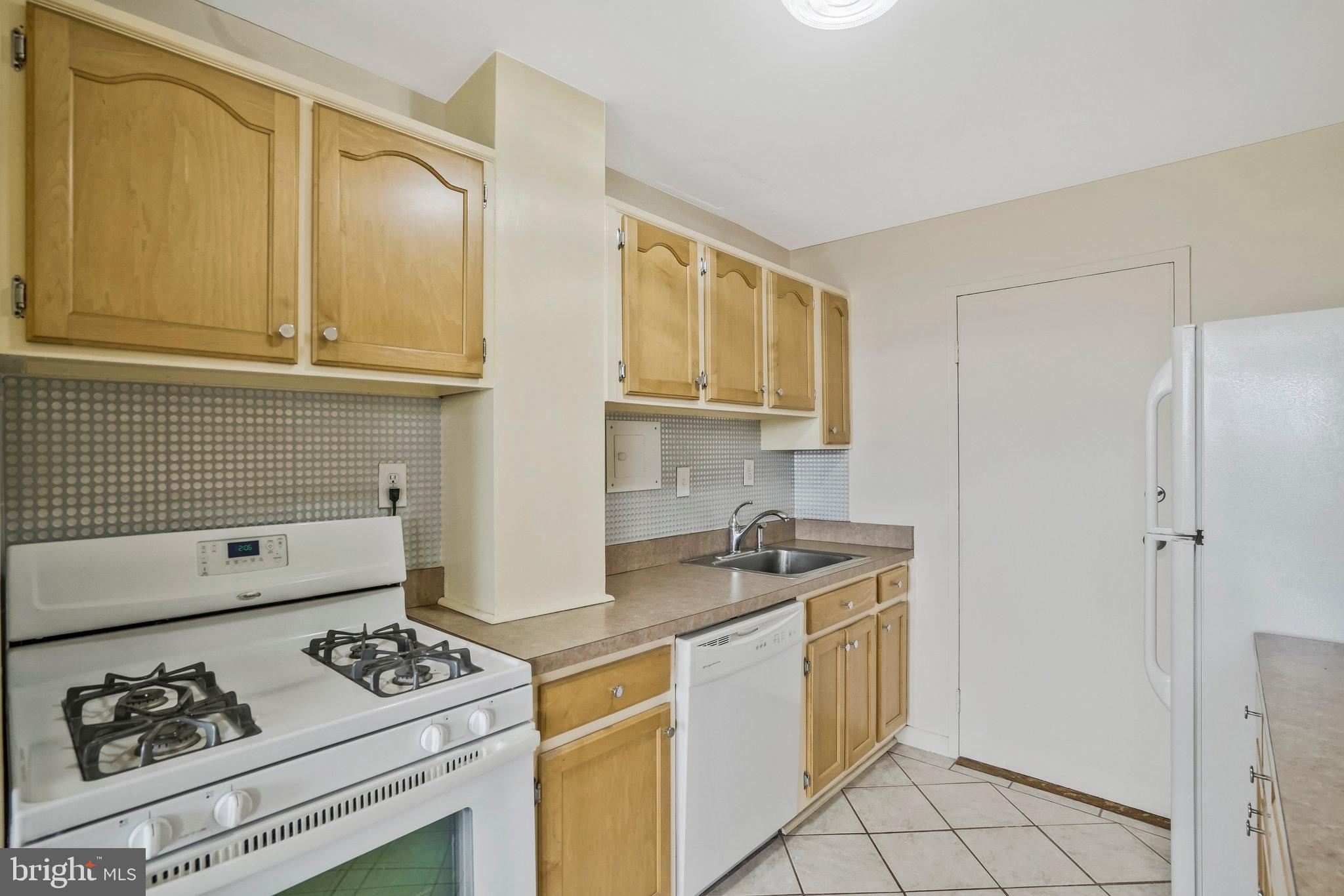 RIVER TOWERS - Residential