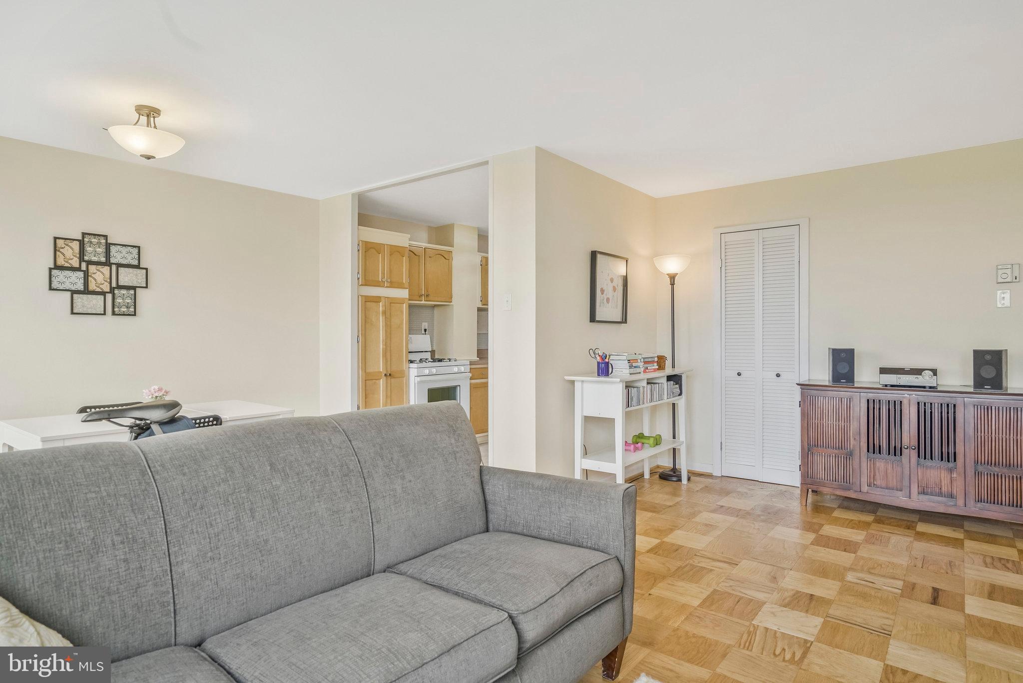 RIVER TOWERS - Residential