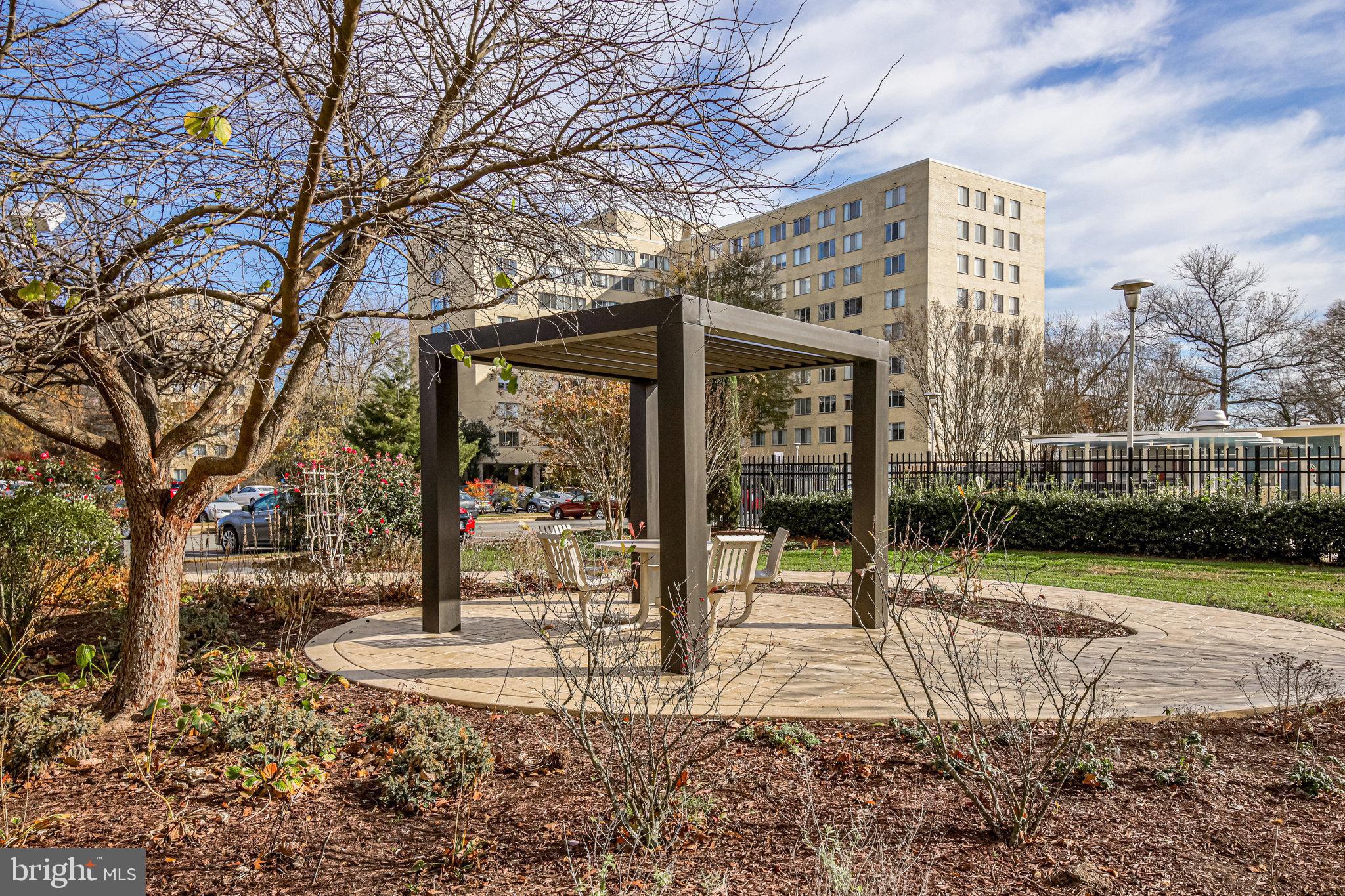 RIVER TOWERS - Residential