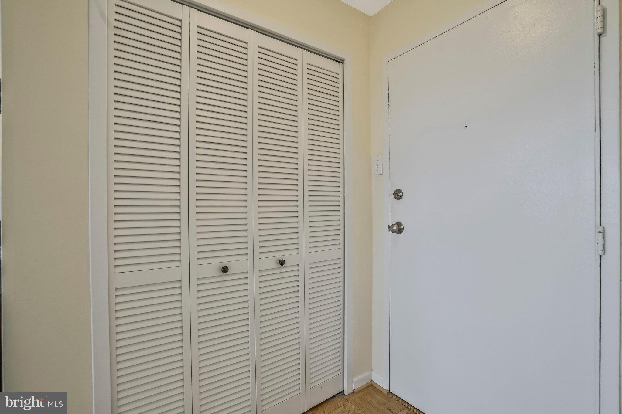 RIVER TOWERS - Residential