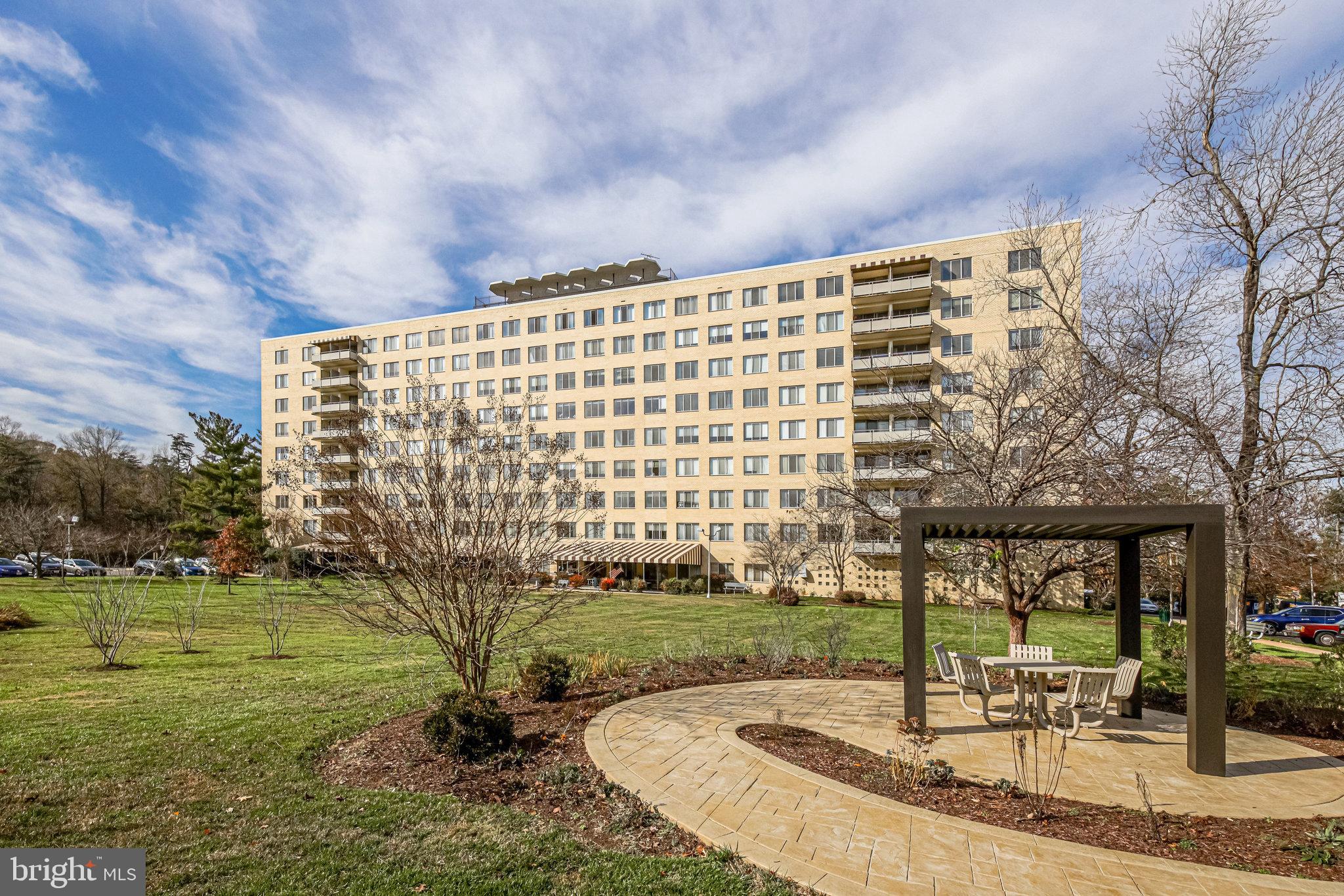 RIVER TOWERS - Residential