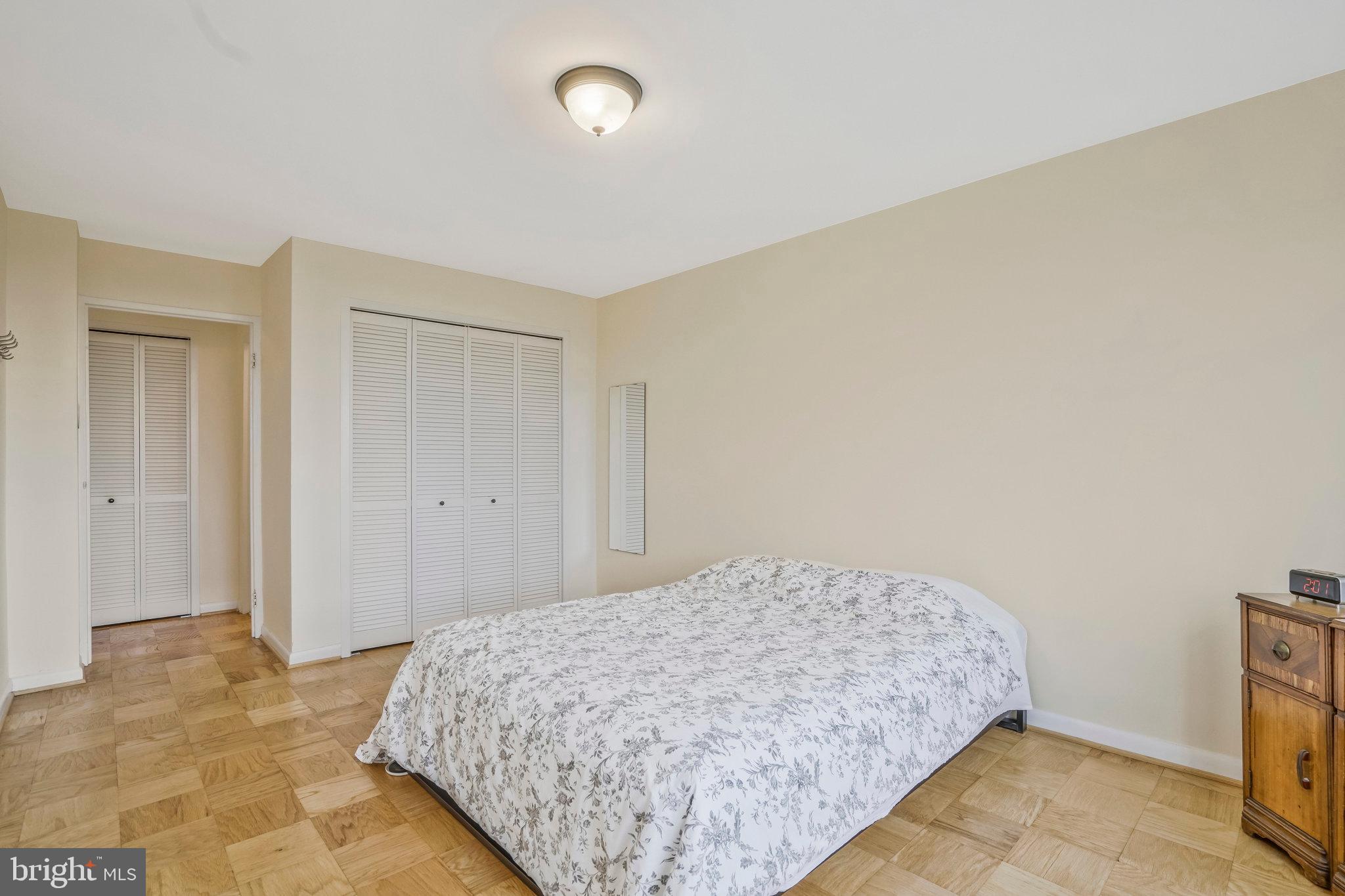 RIVER TOWERS - Residential