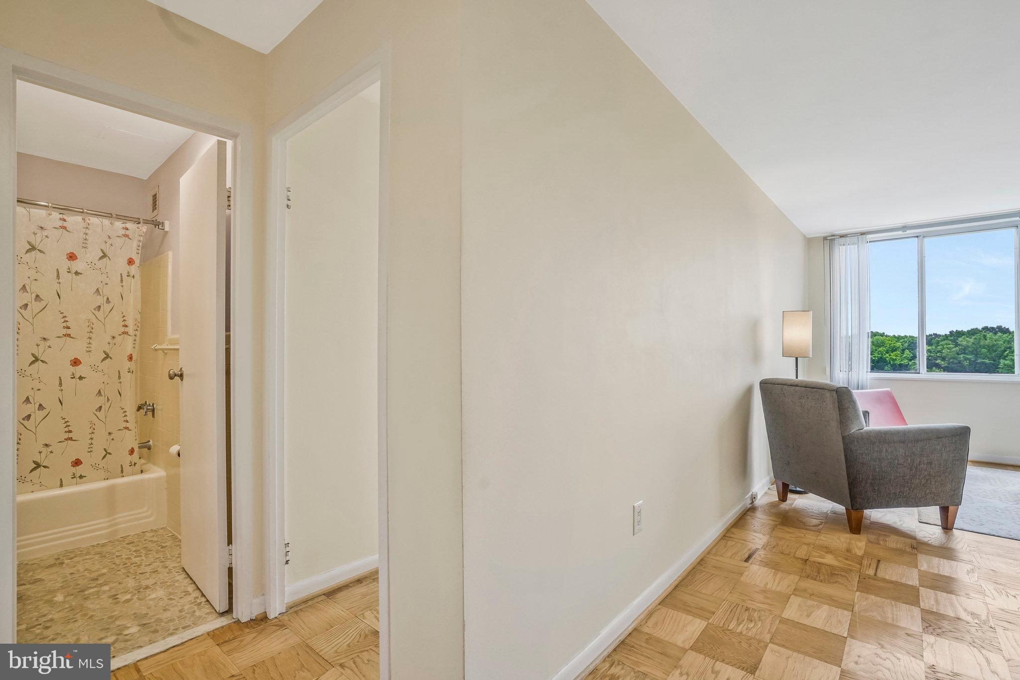 RIVER TOWERS - Residential