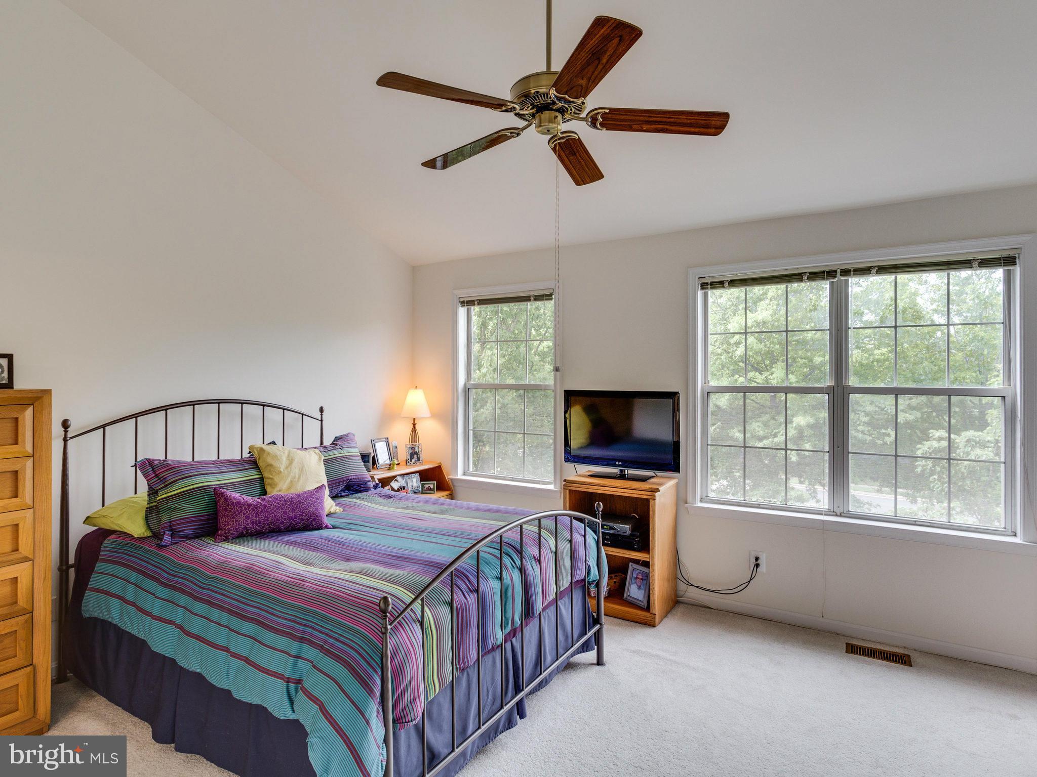 ISLAND CREEK - Residential