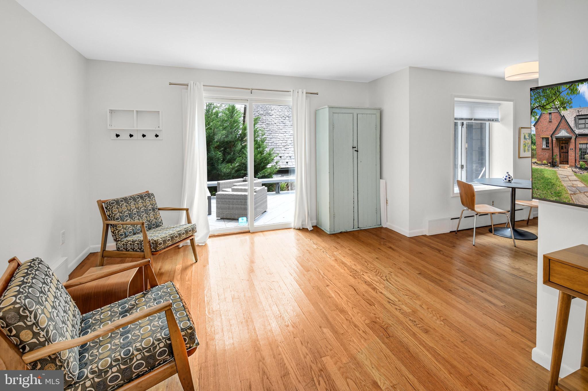 COLLEGE HILL - Residential