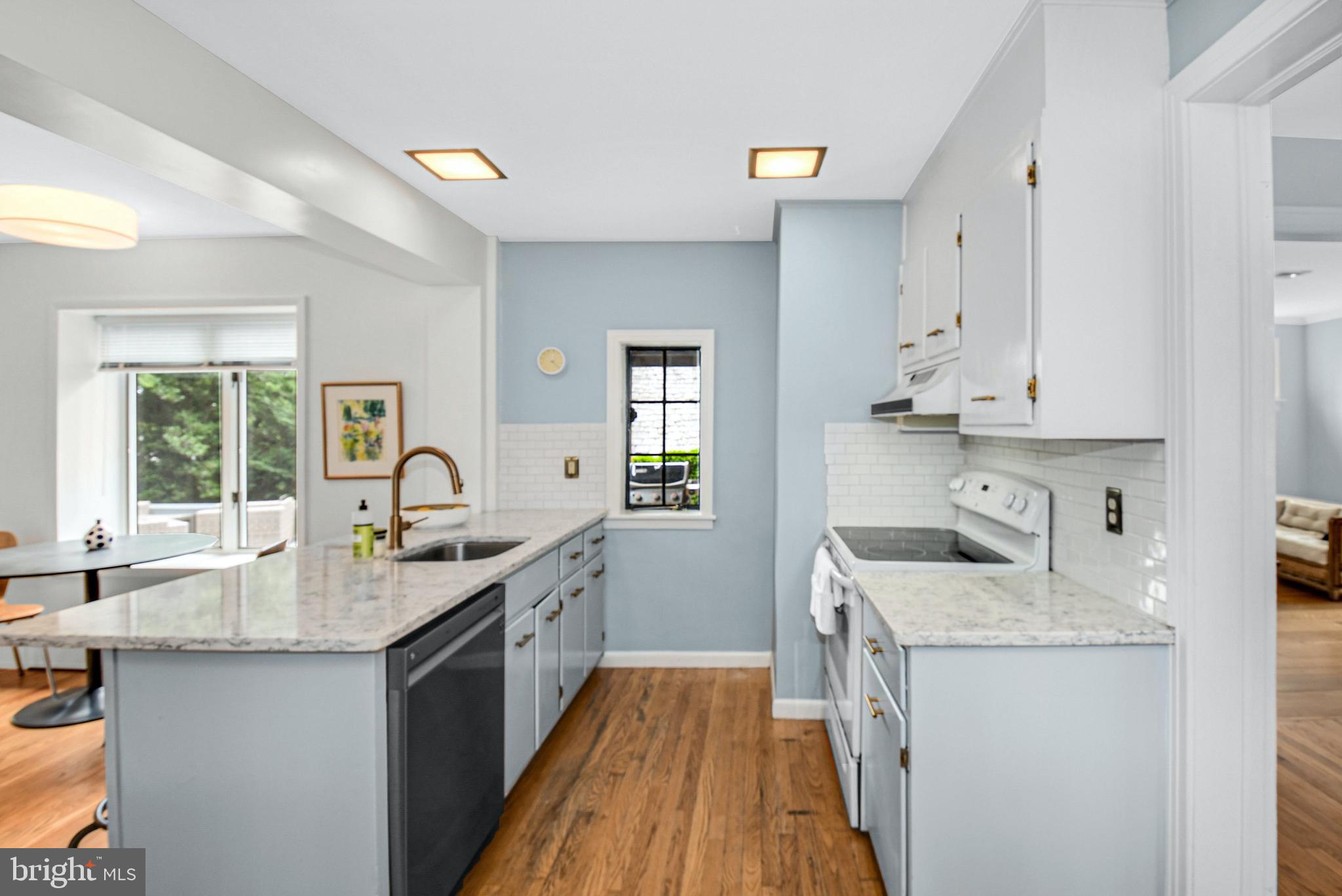 COLLEGE HILL - Residential