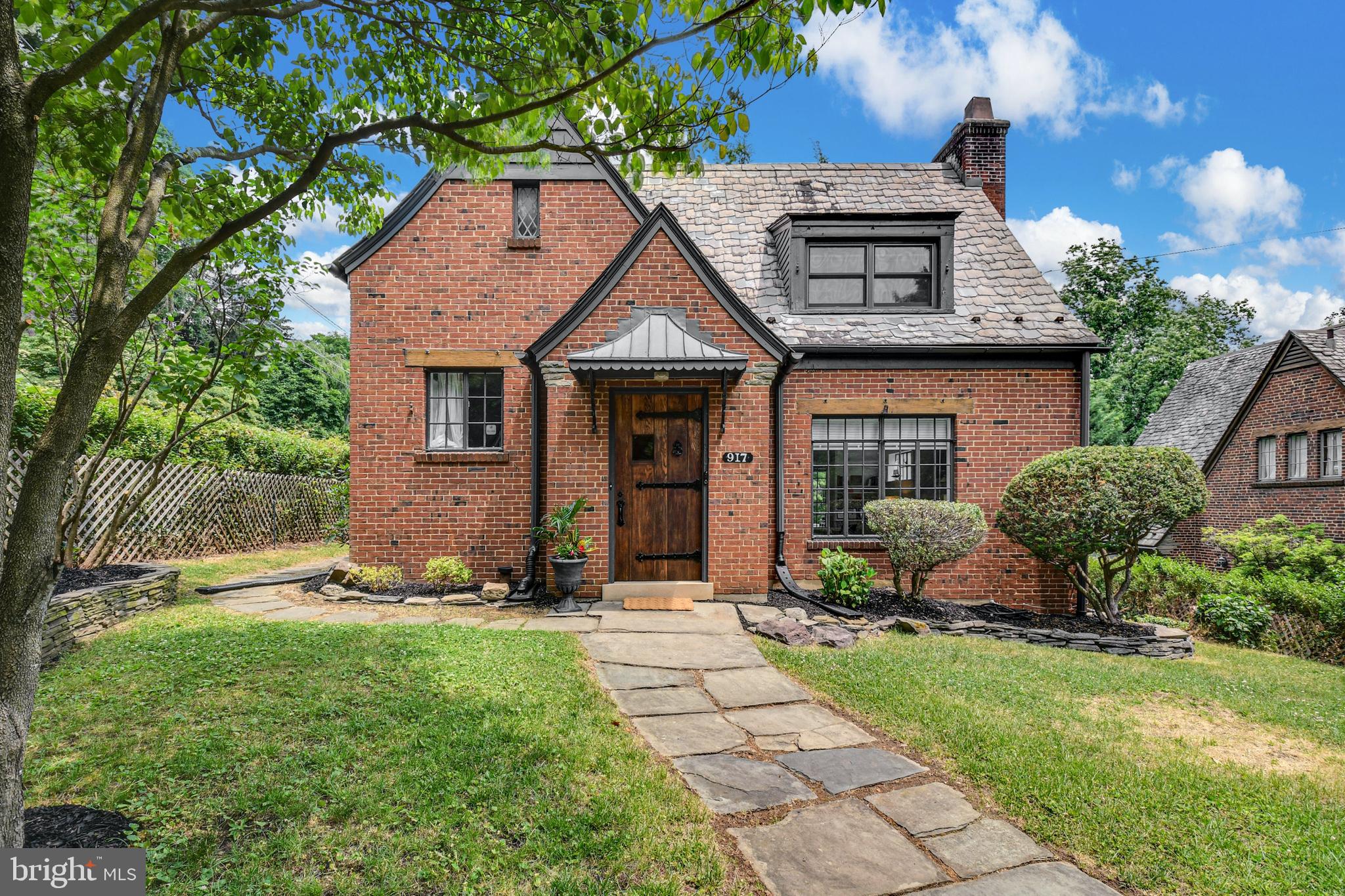 COLLEGE HILL - Residential