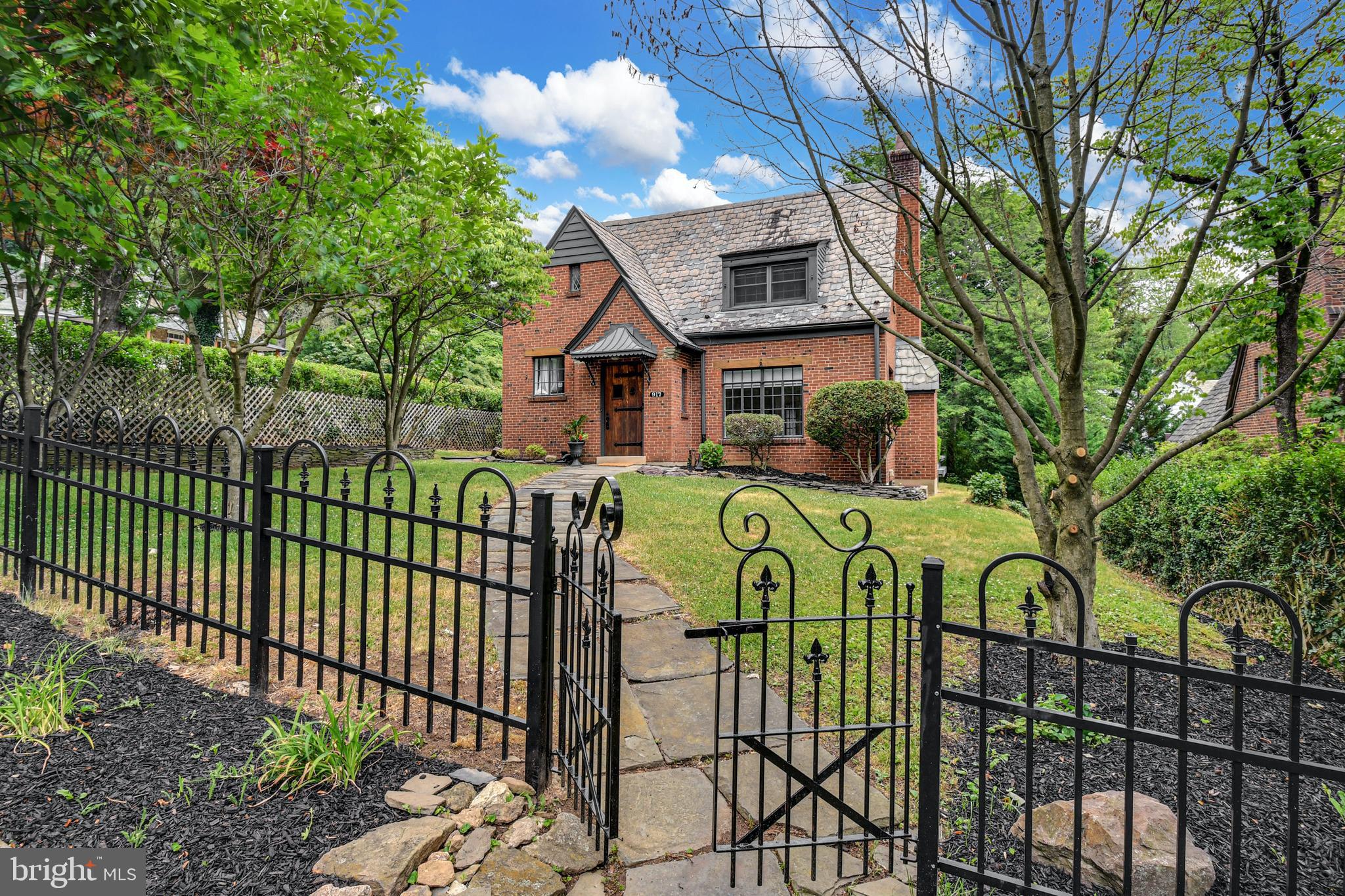 COLLEGE HILL - Residential