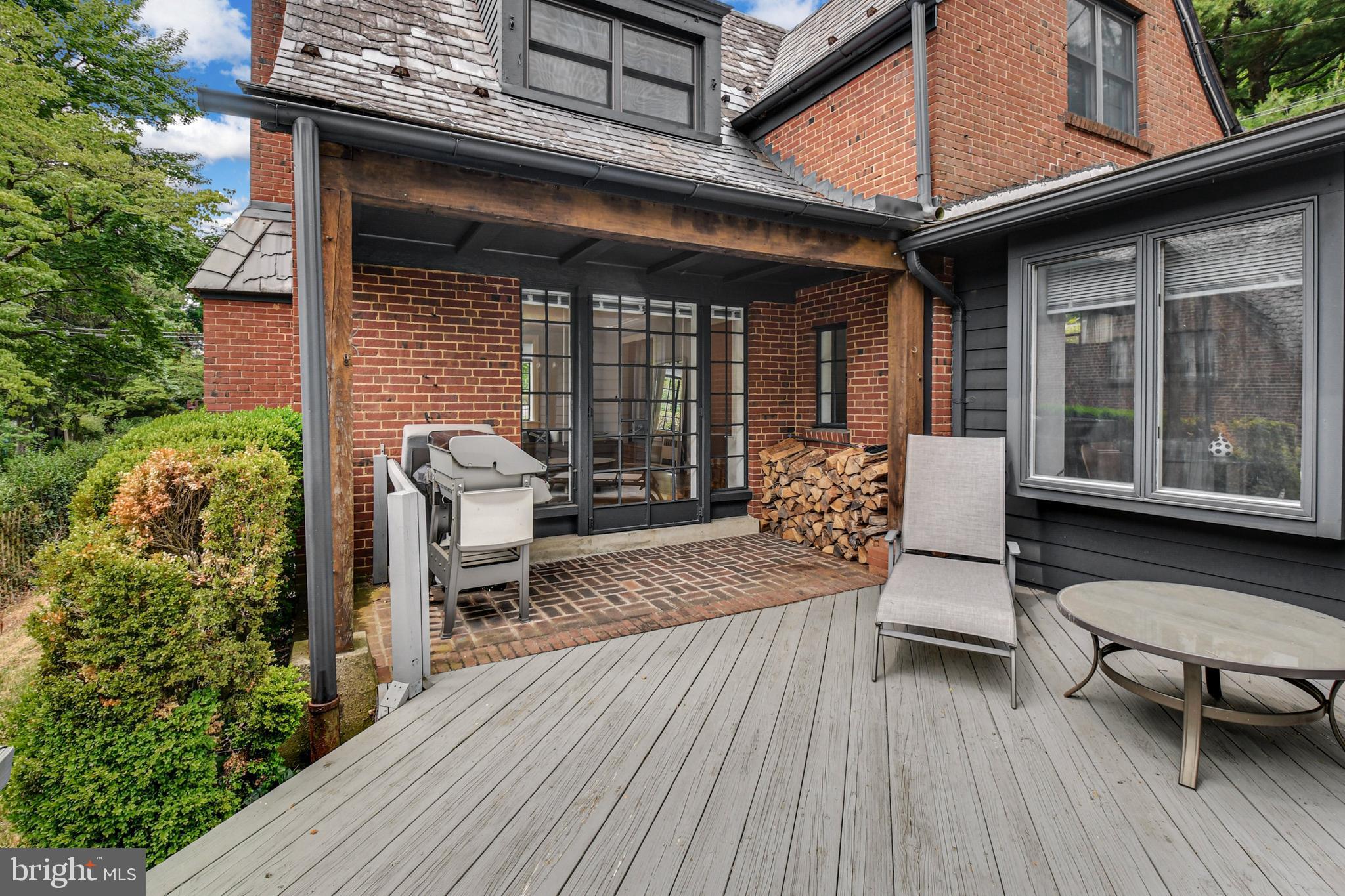 COLLEGE HILL - Residential