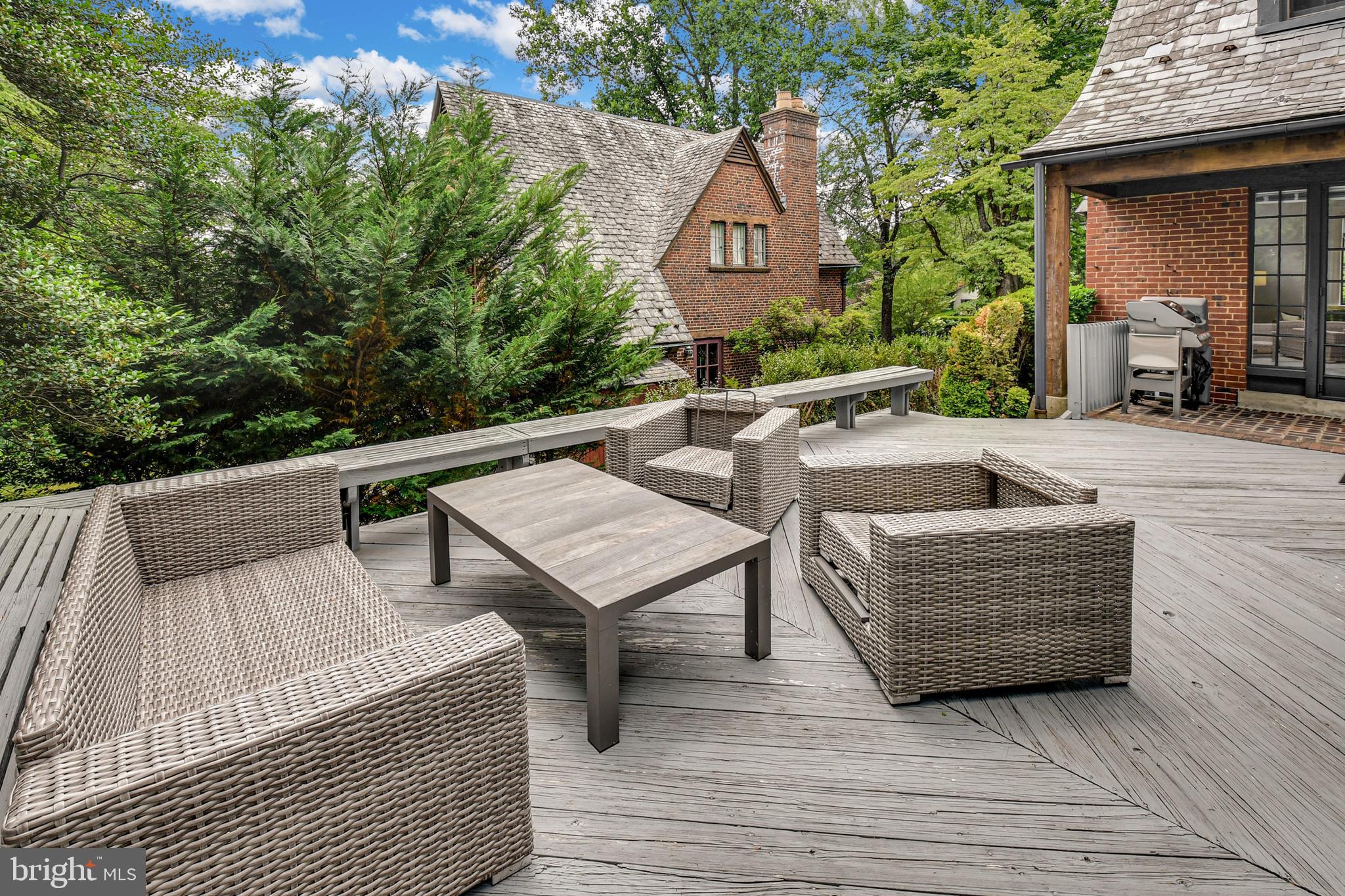 COLLEGE HILL - Residential