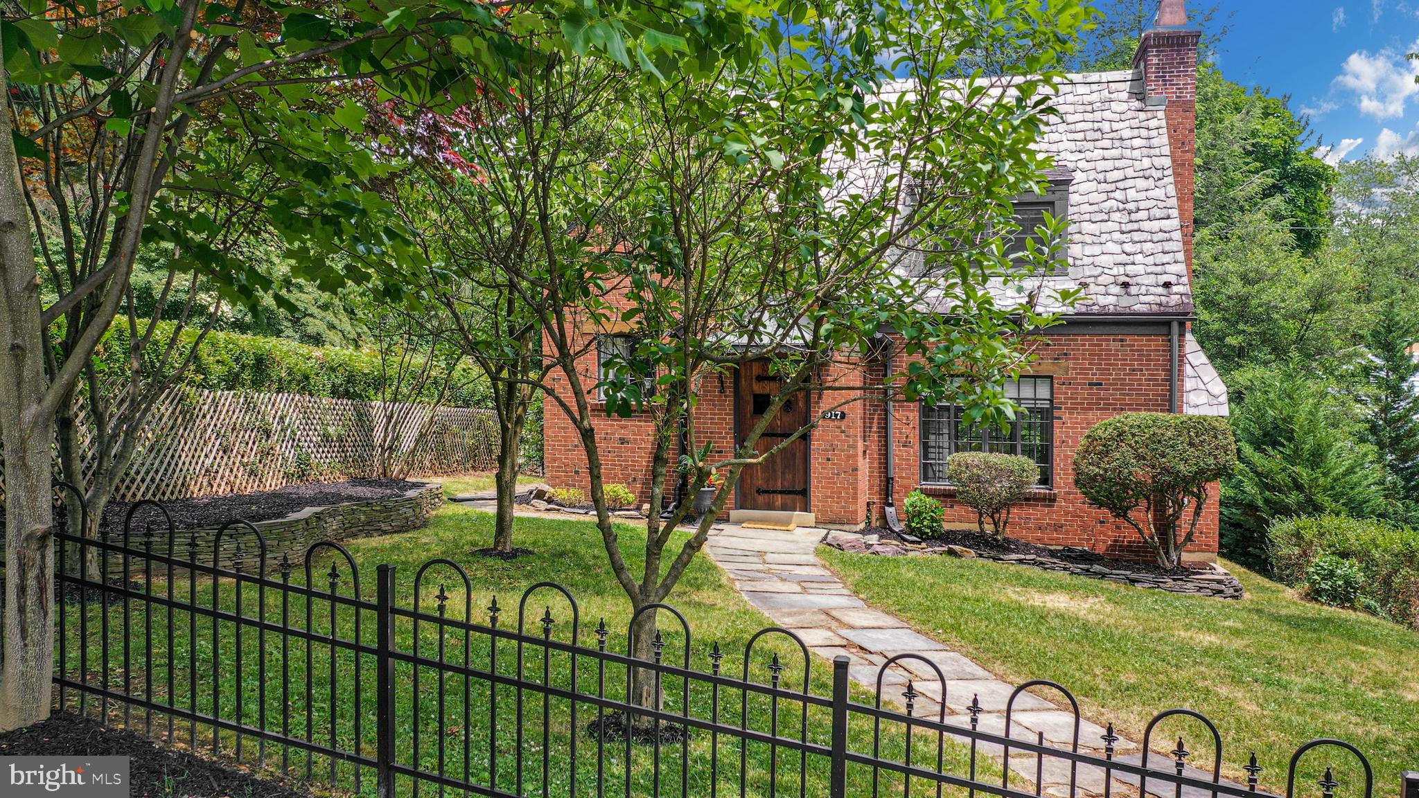 COLLEGE HILL - Residential