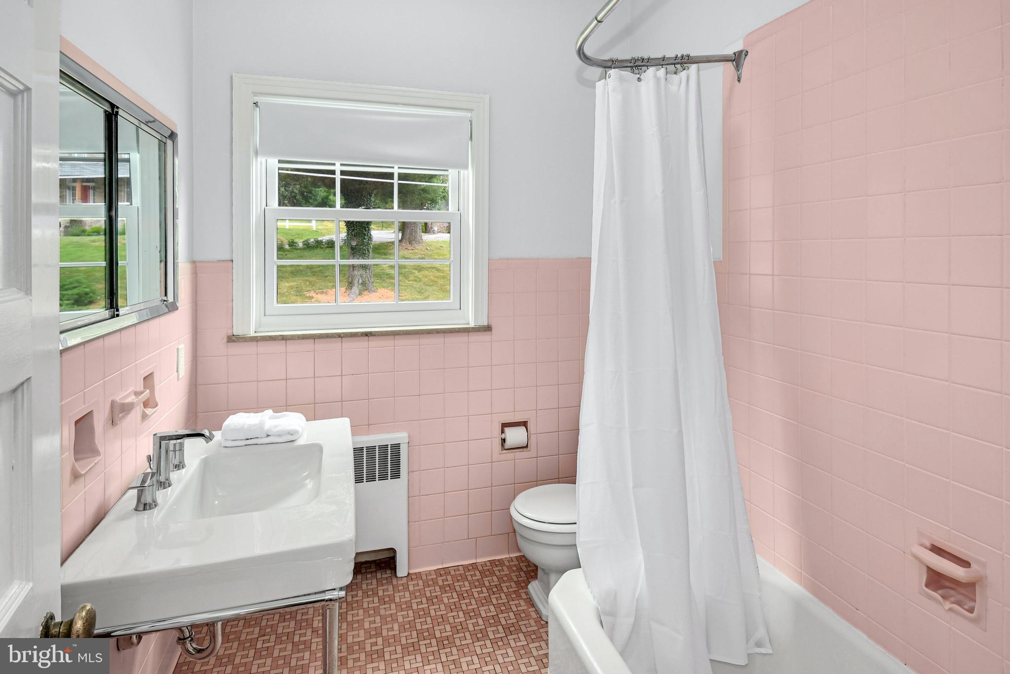 COLLEGE HILL - Residential