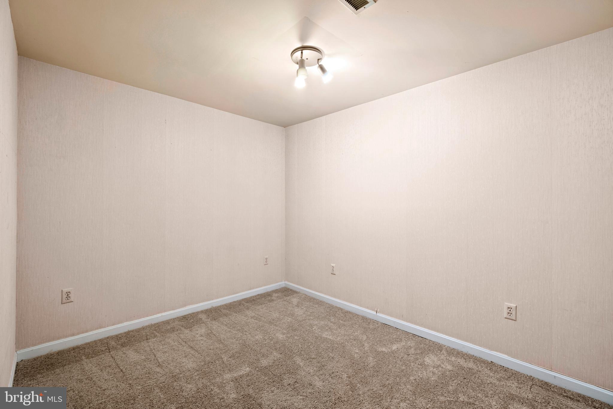 COUNTRYSIDE - Residential