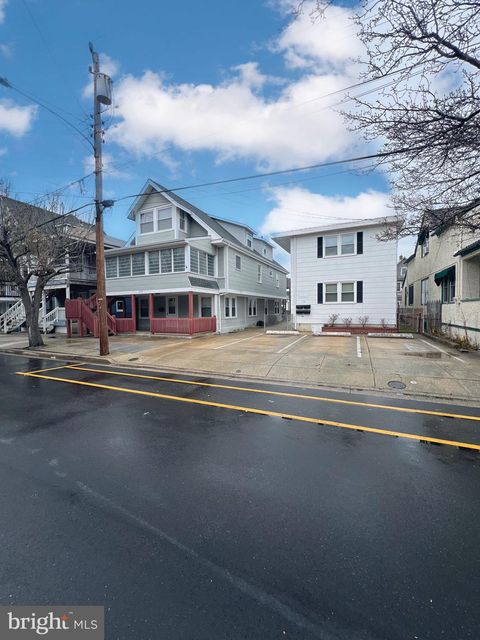 Photo of 115 W Poplar Ave, WILDWOOD, NJ 08260 (MLS # NJCM2007374)