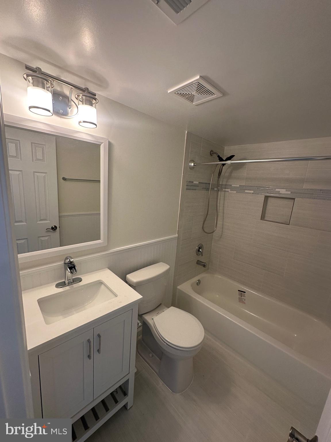 PARKSIDE AT ALEXANDRIA - Residential Lease