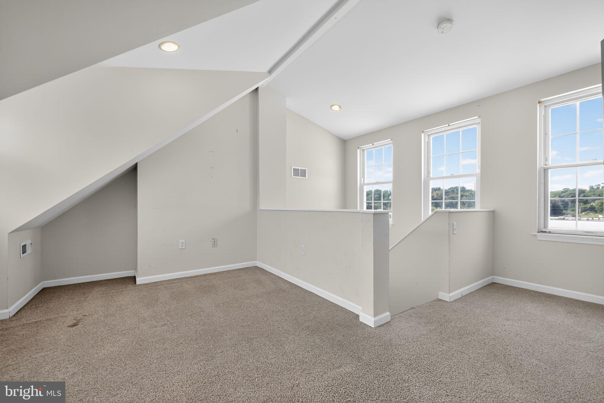 MANAYUNK - Residential Lease