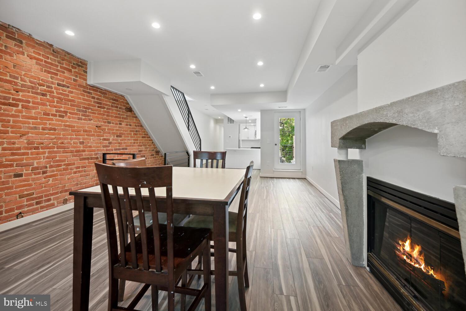 1850 INGLESIDE TERRACE NW 2