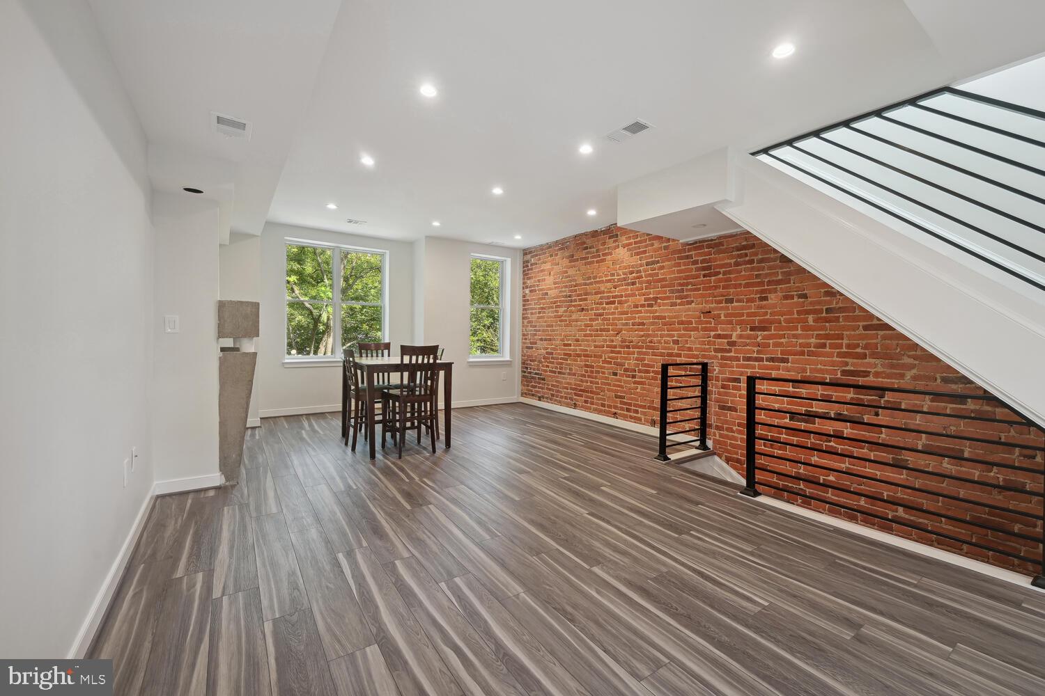 1850 INGLESIDE TERRACE NW 2