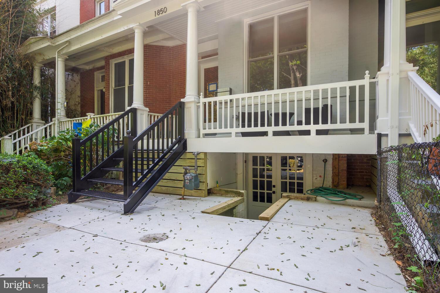 1850 INGLESIDE TERRACE NW 2