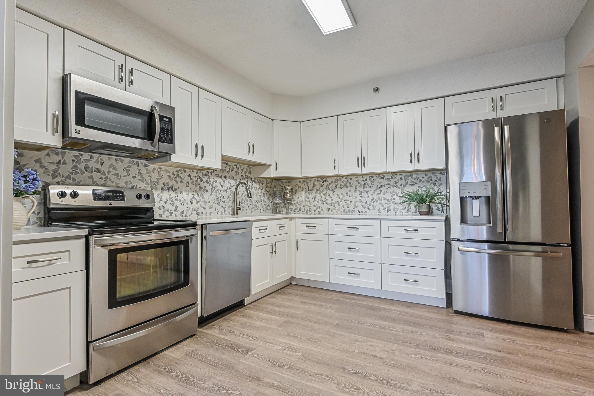 SKYLINE HOUSE - Residential