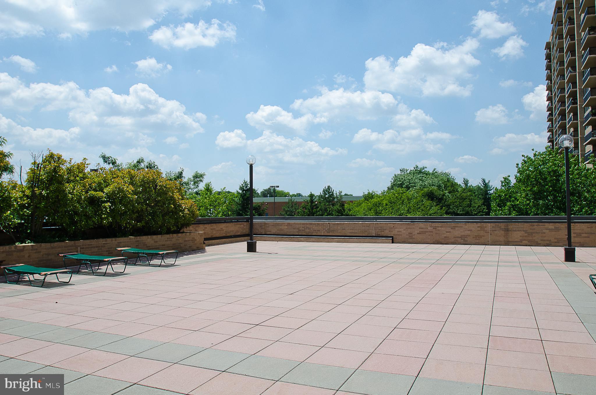 SKYLINE HOUSE - Residential