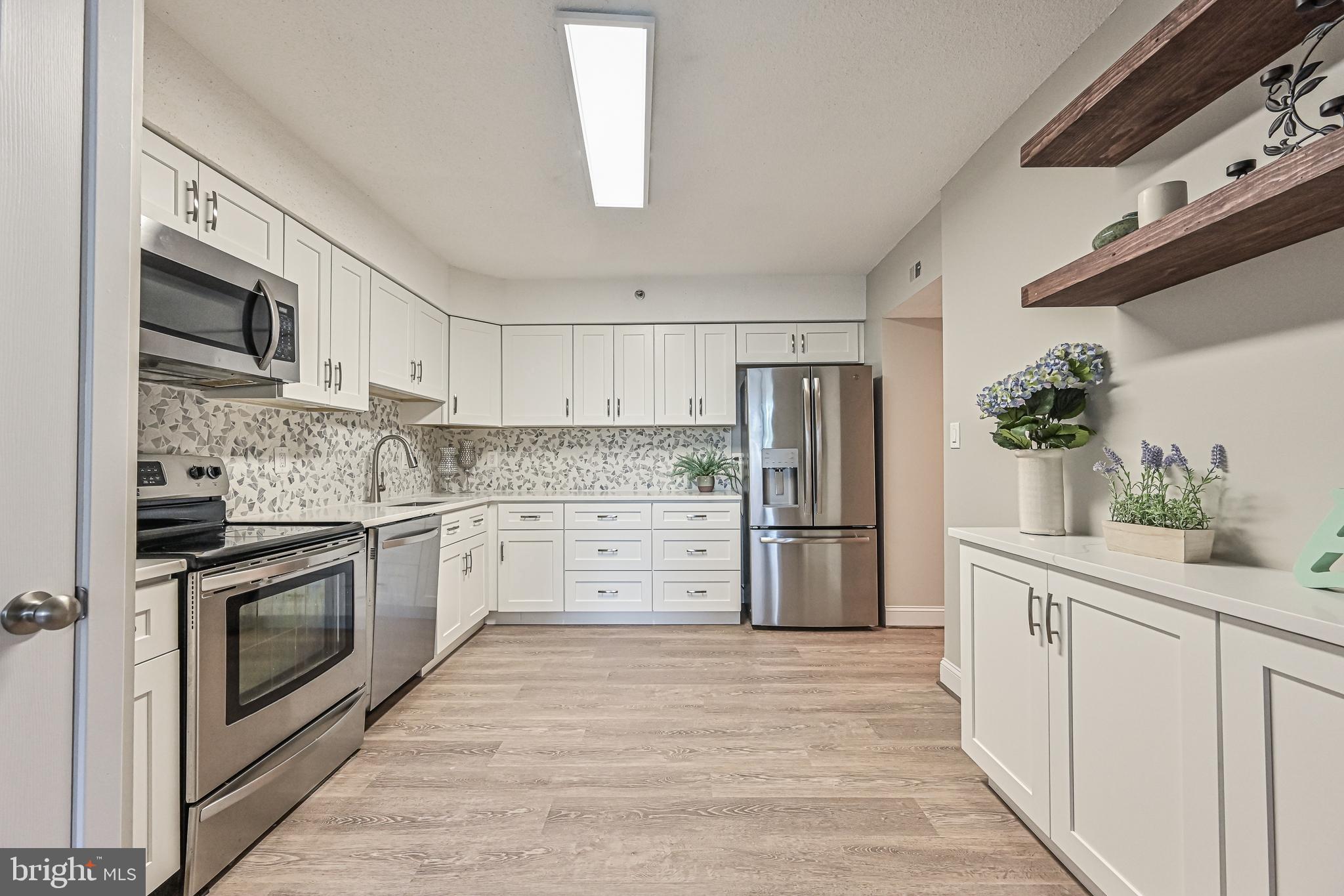 SKYLINE HOUSE - Residential