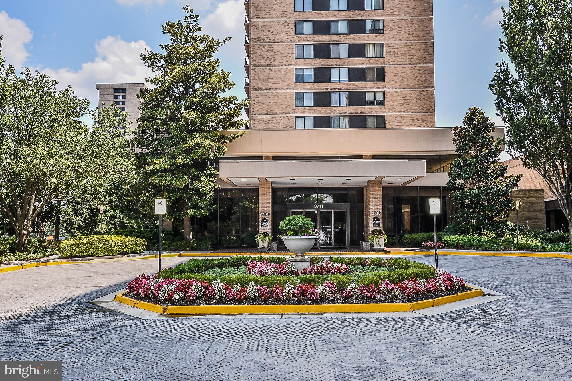 SKYLINE HOUSE - Residential