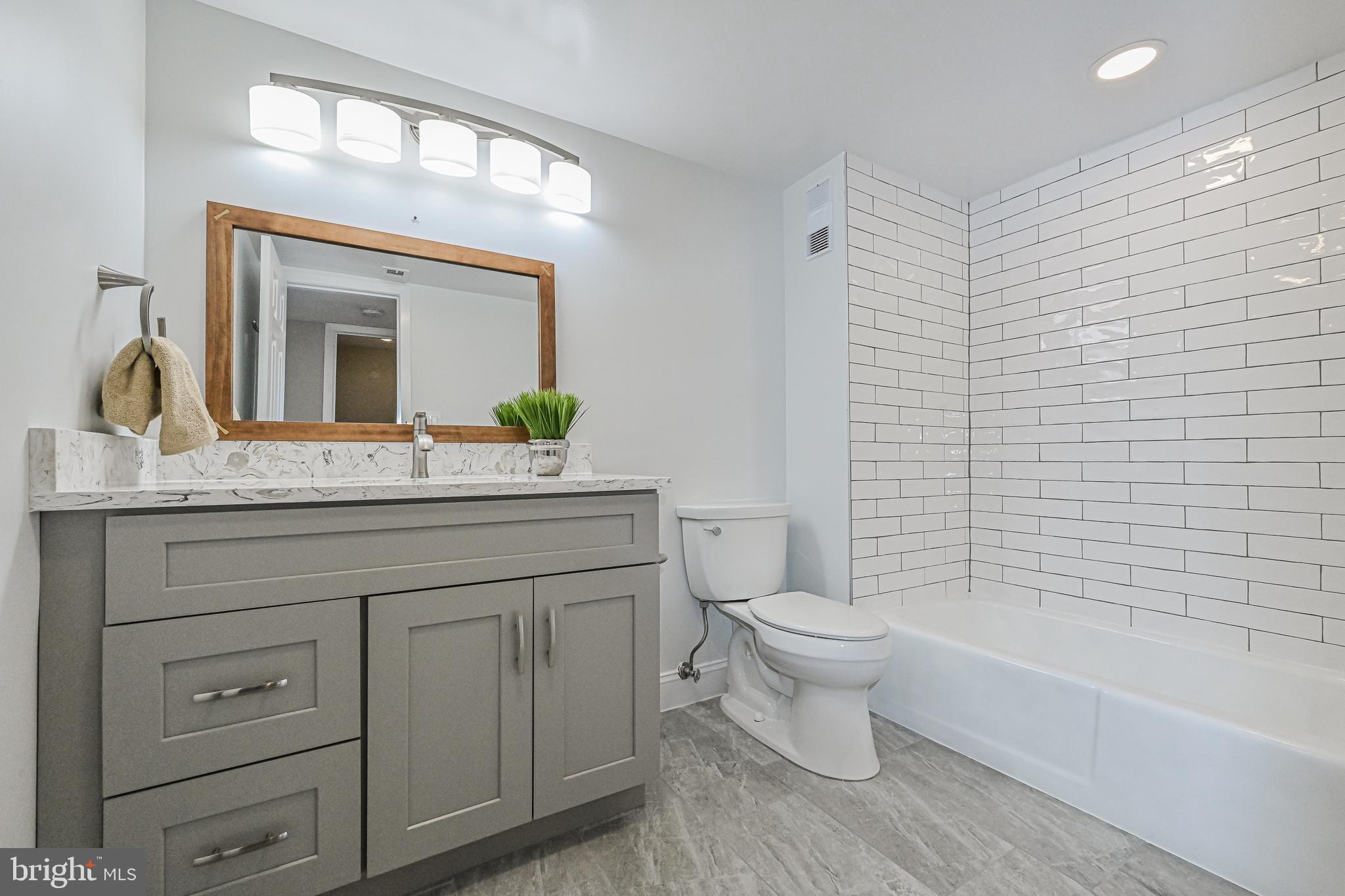 SKYLINE HOUSE - Residential