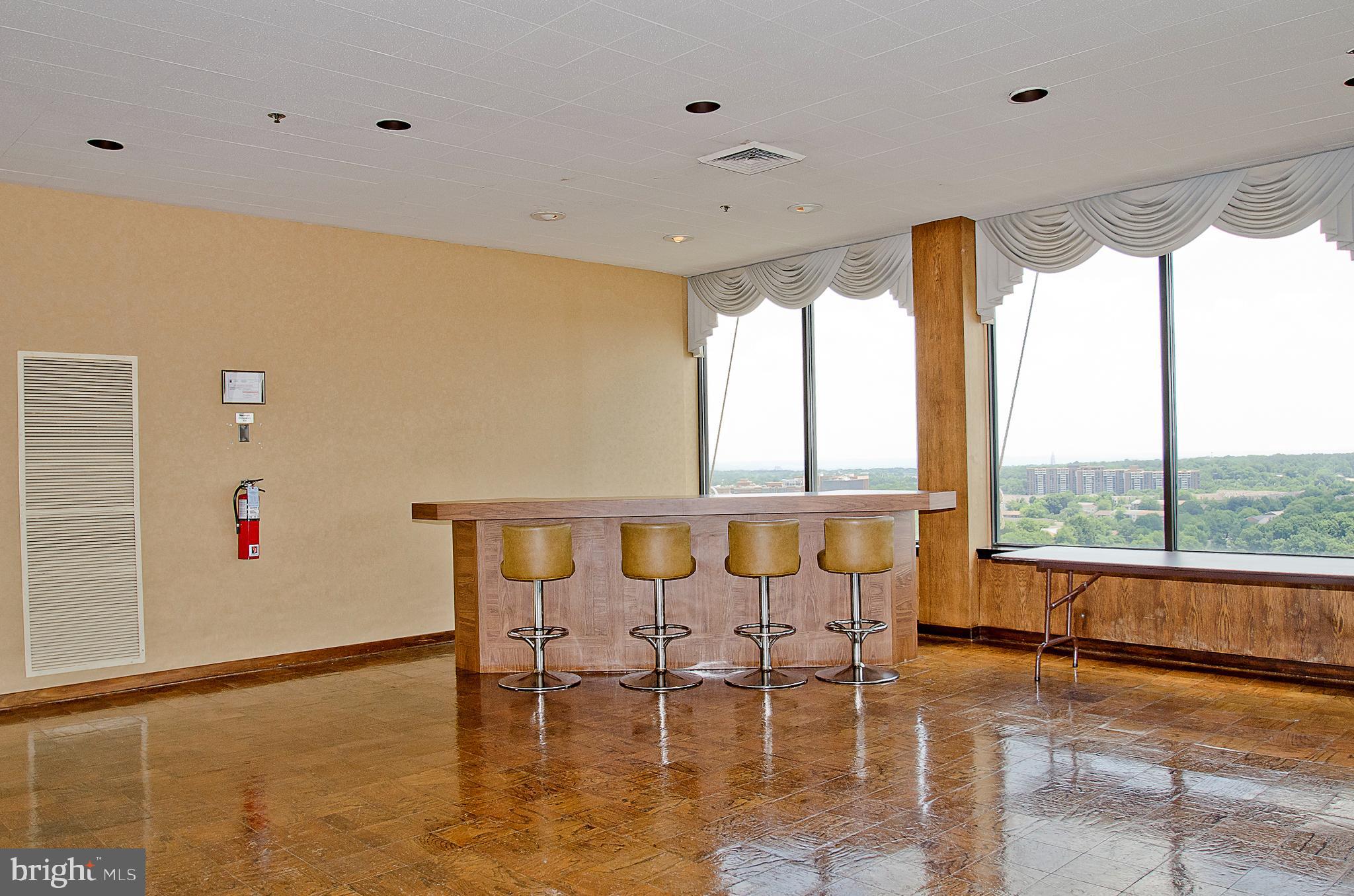 SKYLINE HOUSE - Residential