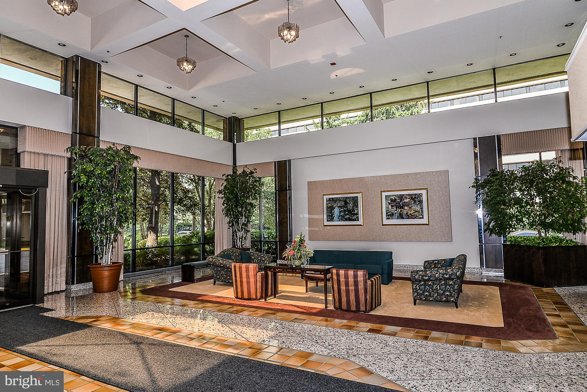 SKYLINE HOUSE - Residential