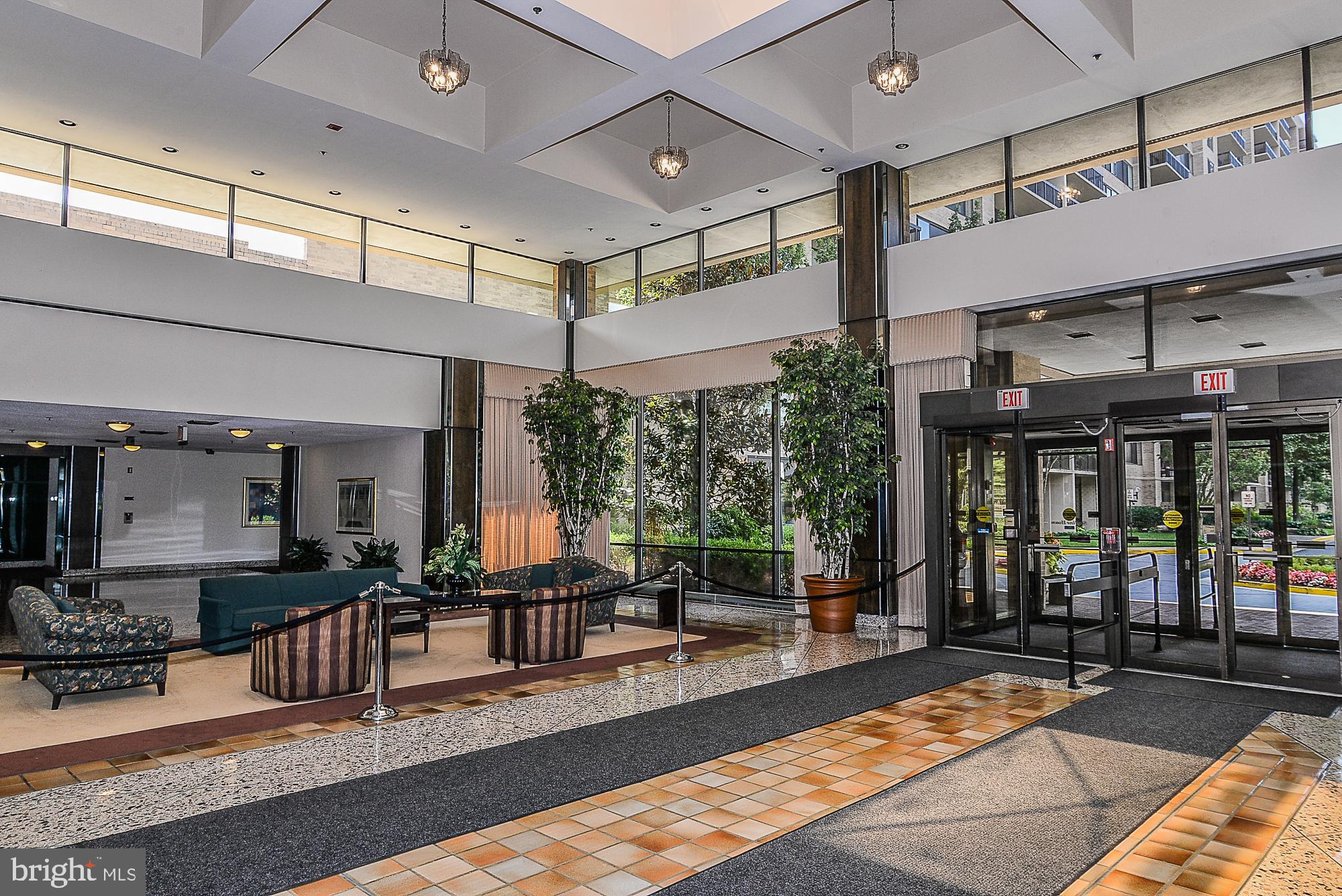 SKYLINE HOUSE - Residential