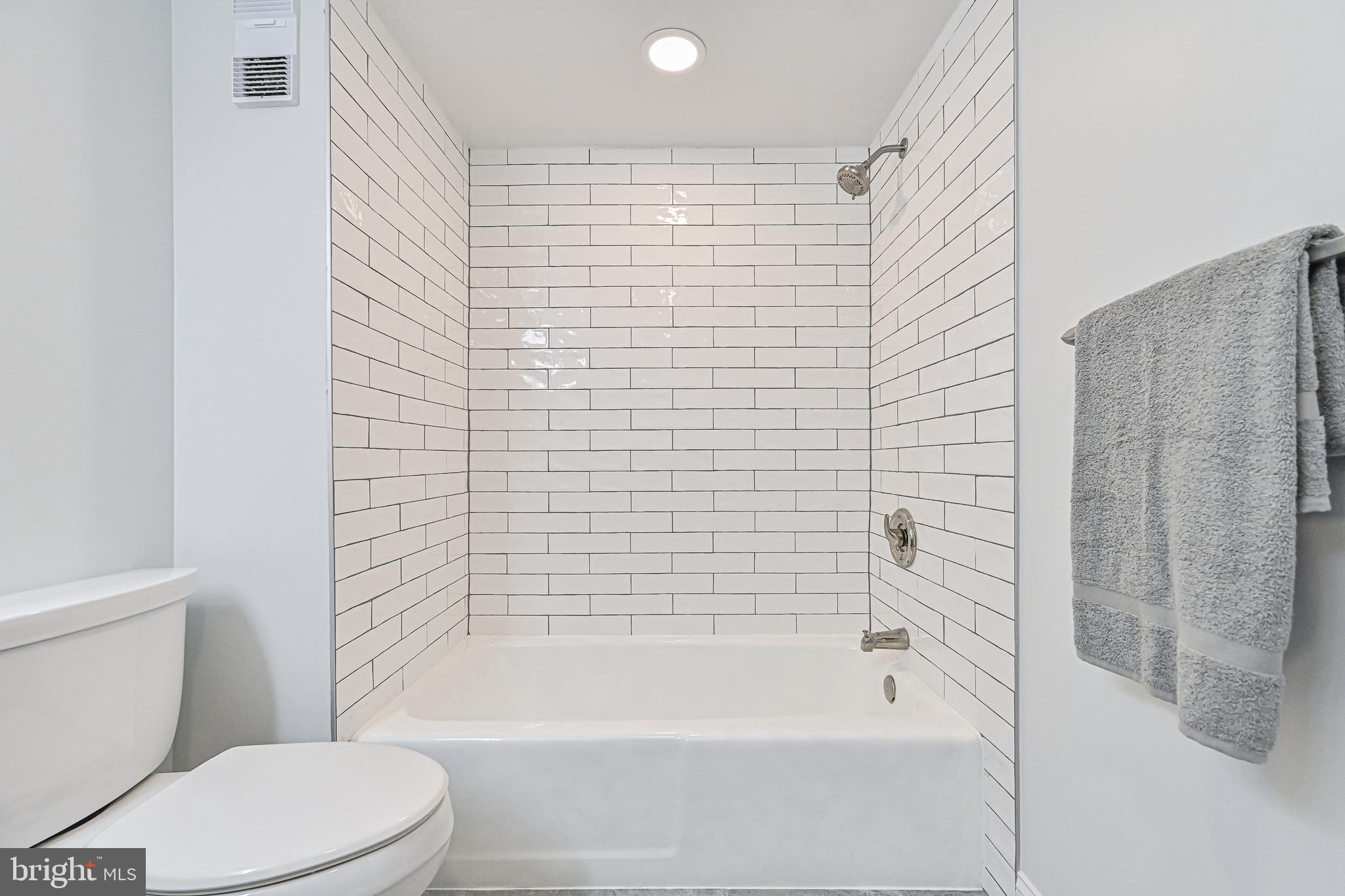 SKYLINE HOUSE - Residential