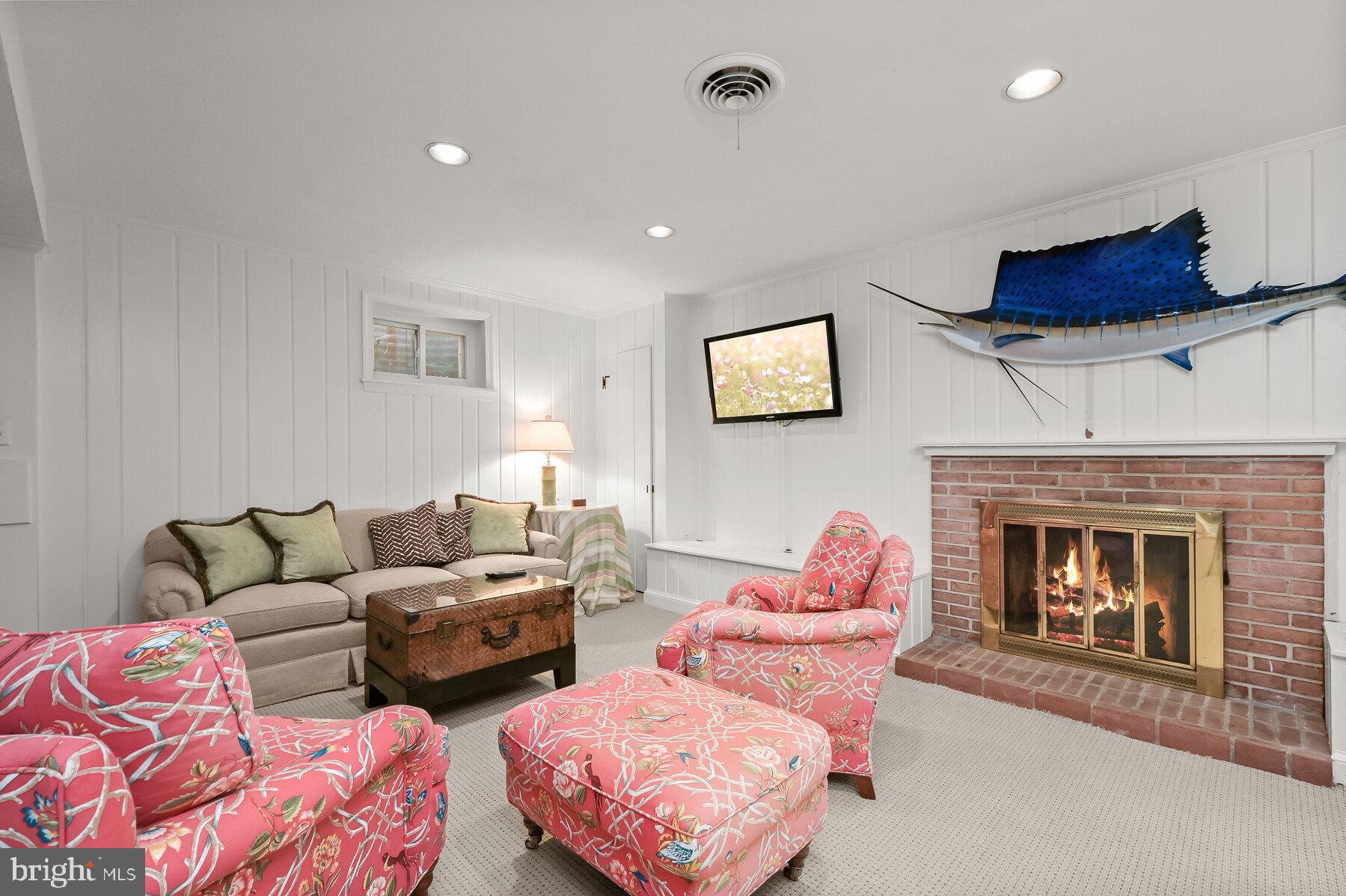 WESTMORELAND HILLS - Residential